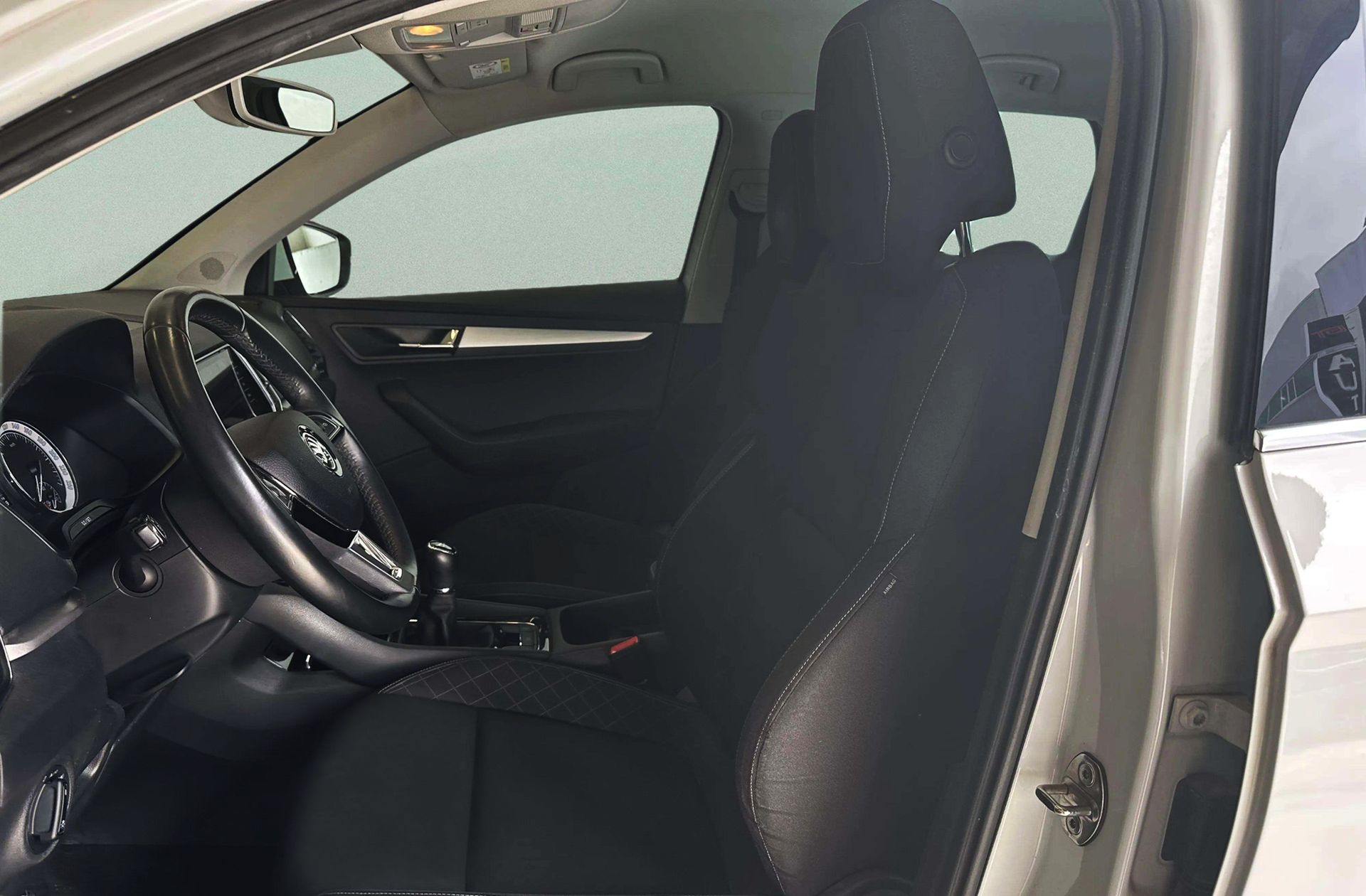 Škoda Karoq 1.6 TDI Like - foto 12