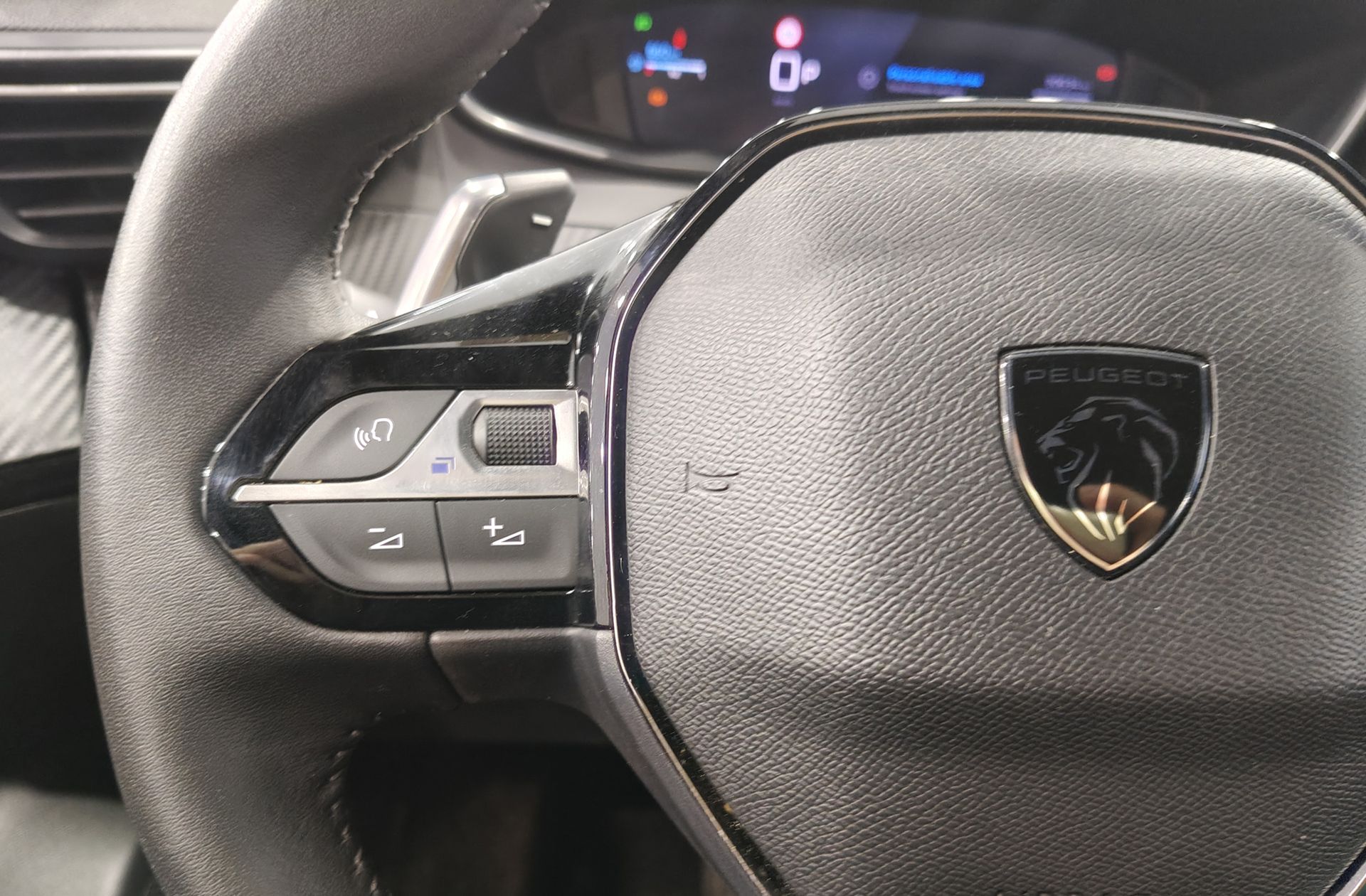 Peugeot 2008 Allure Hybrid eDCS6 - foto 28
