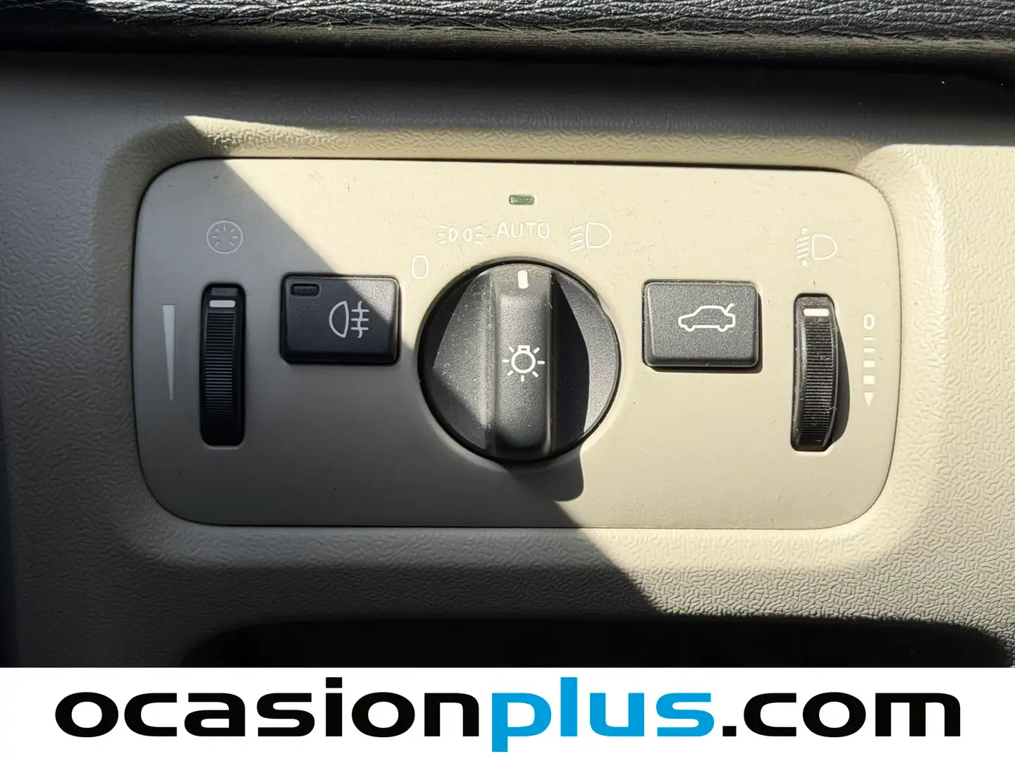 Foto Volvo V40 Volvo V40 D3 Momentum Auto (150 CV)