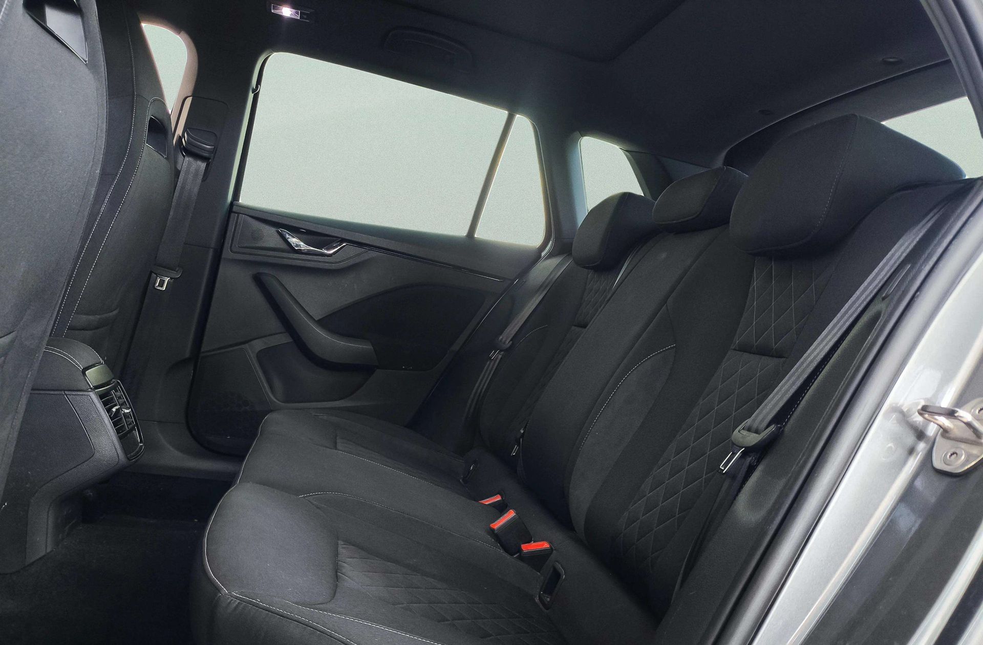 Škoda Kamiq 1.5 TSI Sport DSG - foto 13