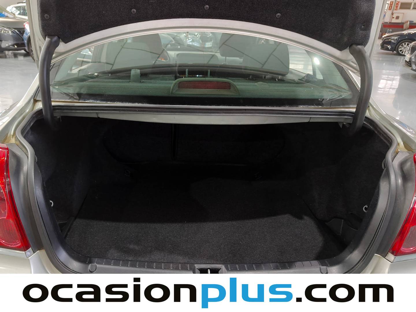 Fotos maletero Toyota Avensis Toyota Avensis 2.0 D-4D Sol (116 CV)