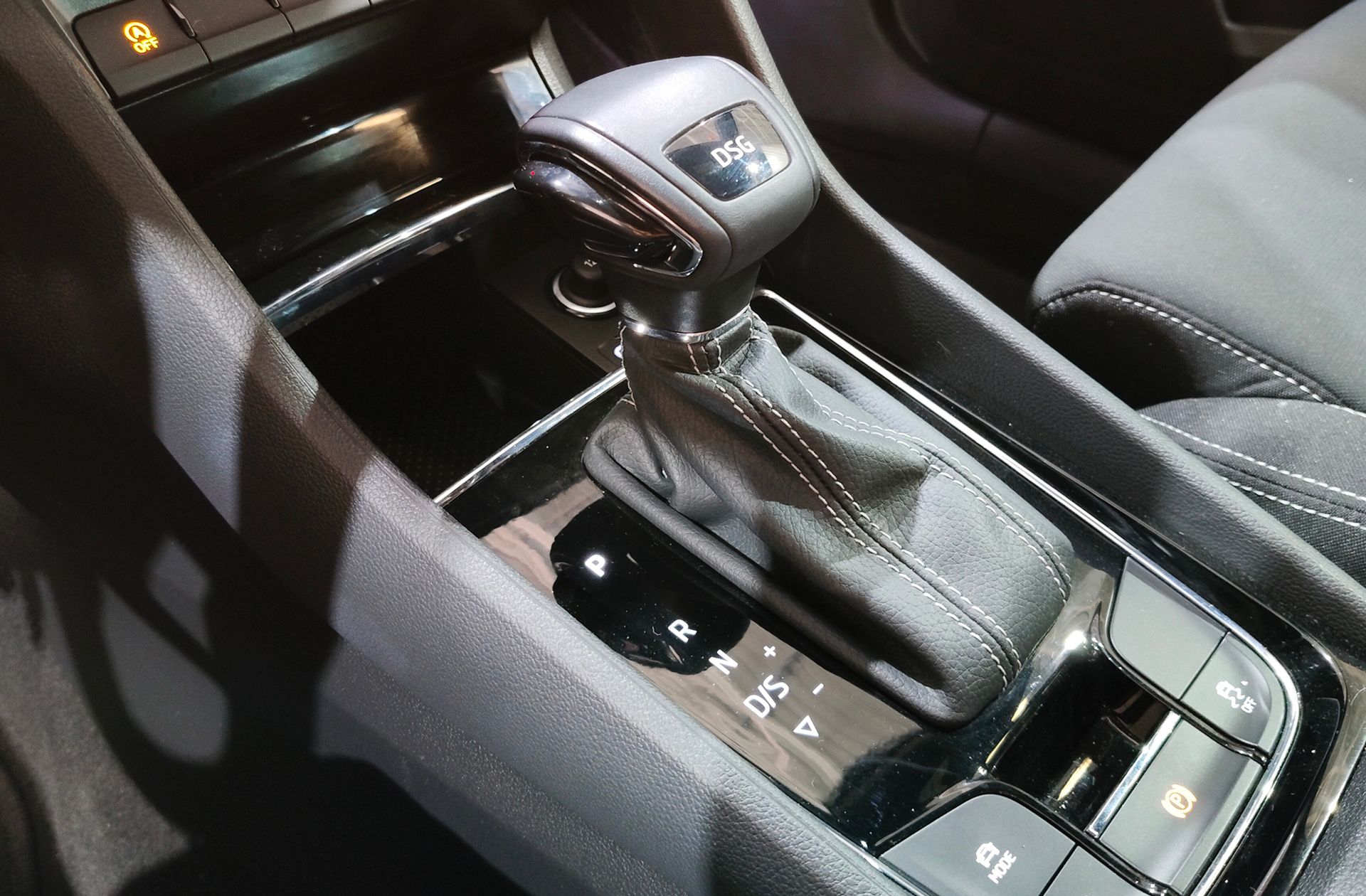 Škoda Karoq 1.5 TSI ACT Sportline DSG - foto 6