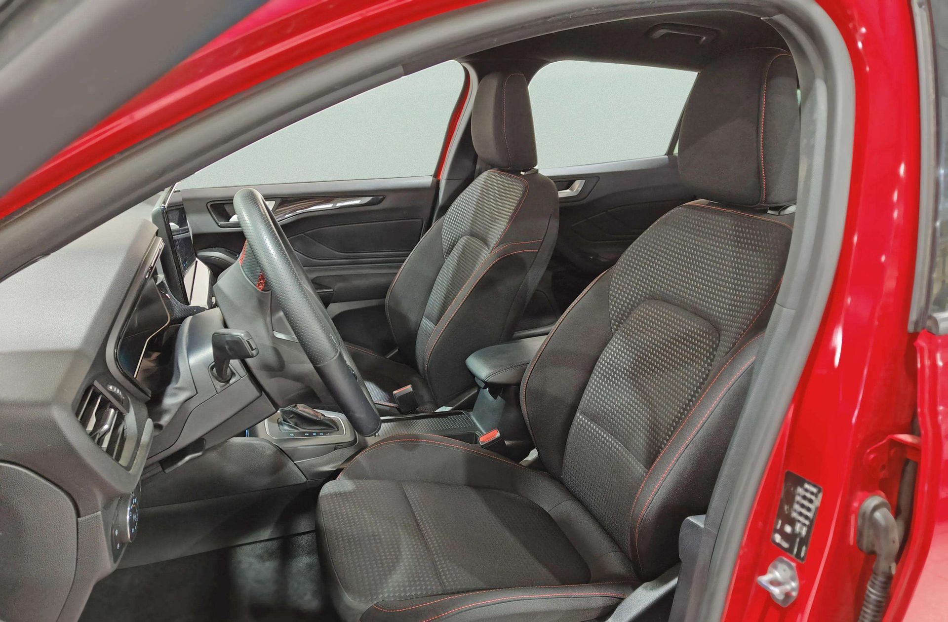 Ford Focus SportBreak 1.0 EcoBoost MHEV ST-Line - foto 12