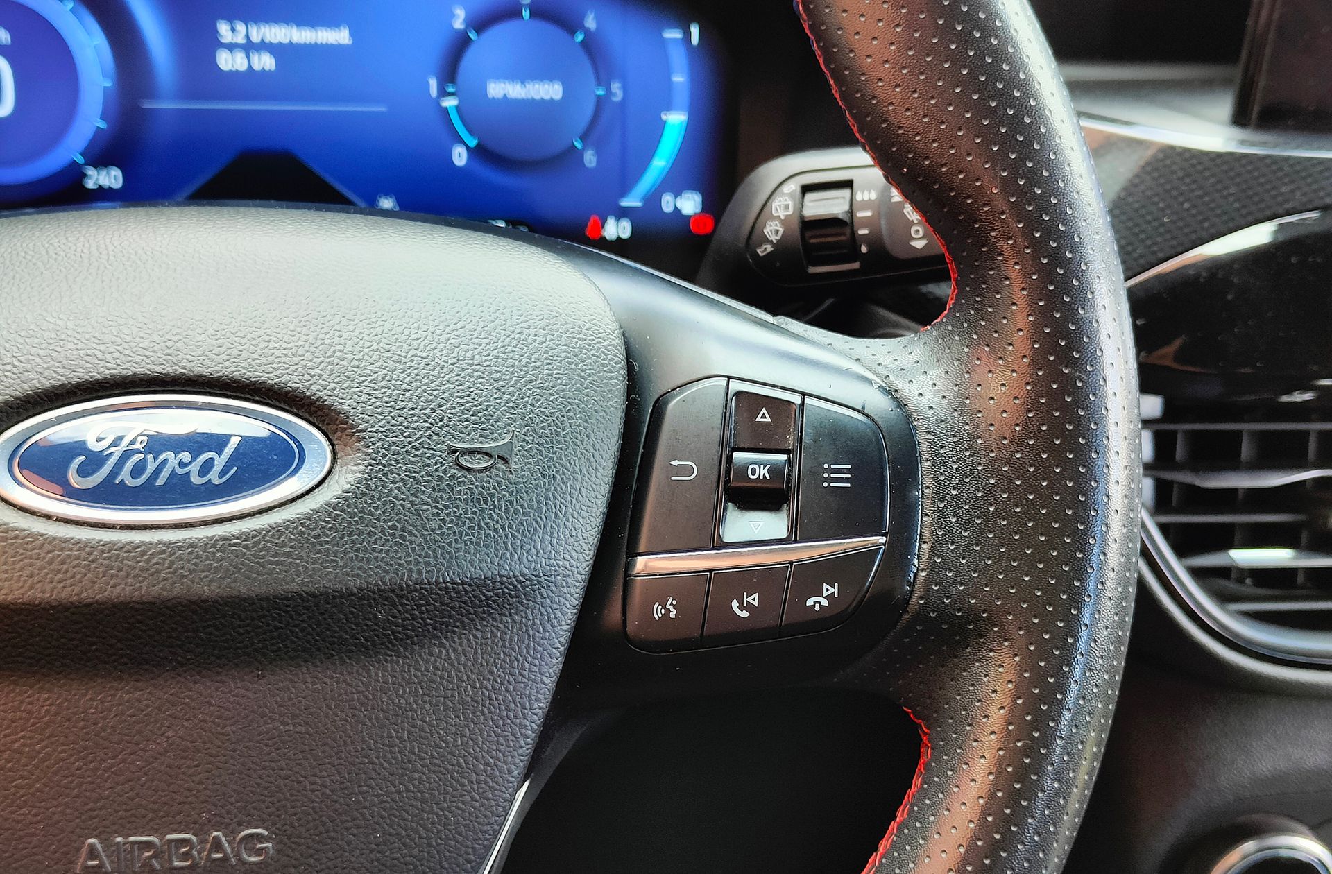 Ford Kuga 1.5 EcoBlue ST-Line - foto 31