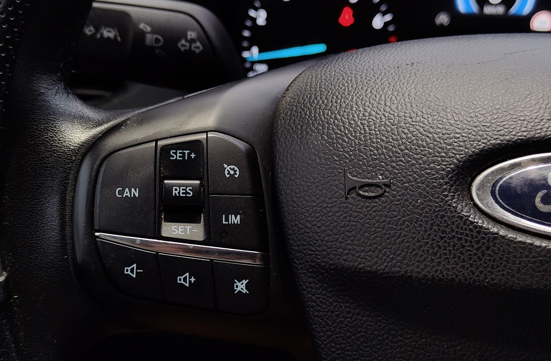 Ford Focus 1.0 EcoBoost Trend Edition - foto 24
