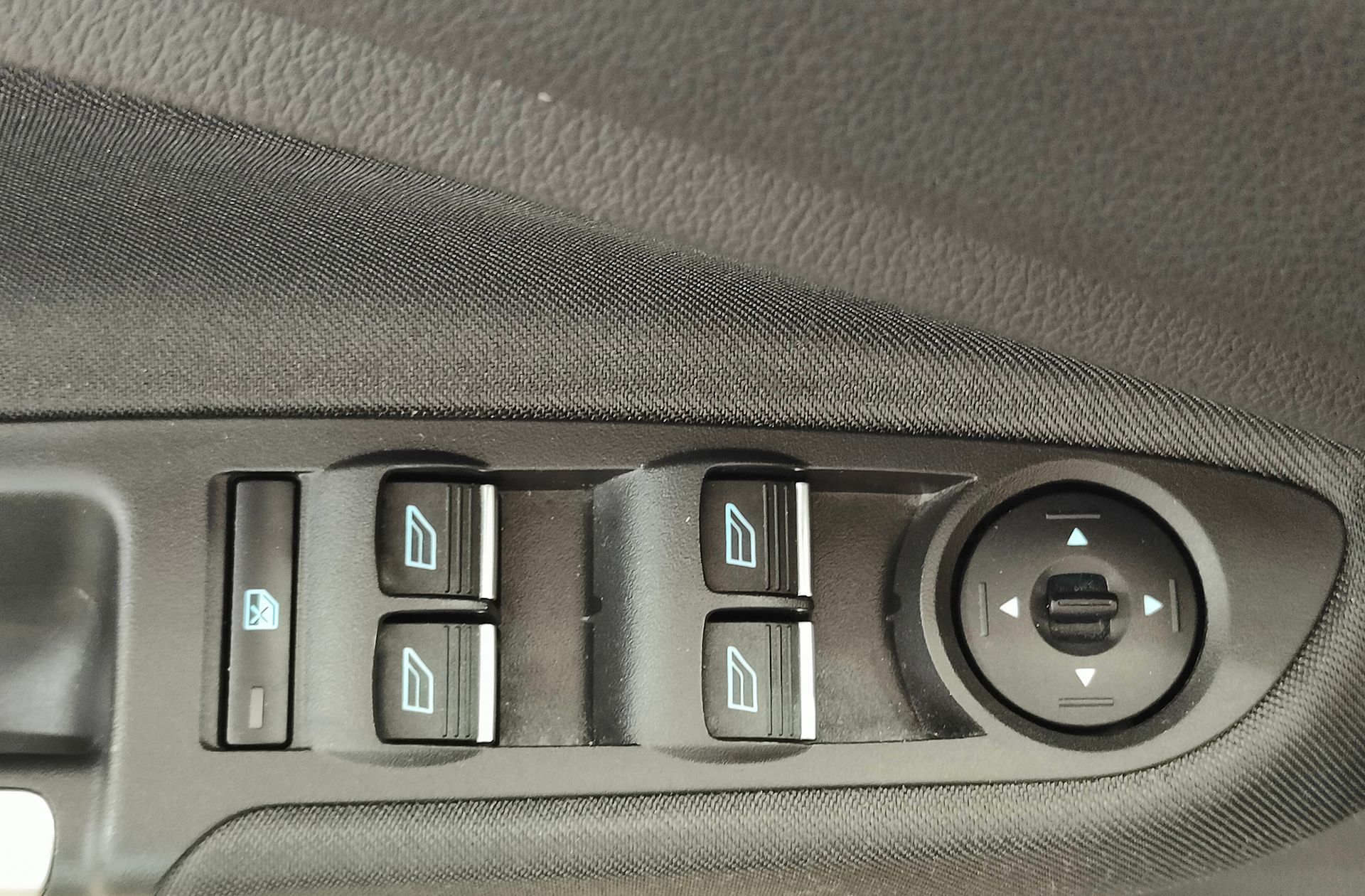 Ford C-Max 1.0 EcoBoost Trend+ - foto 33