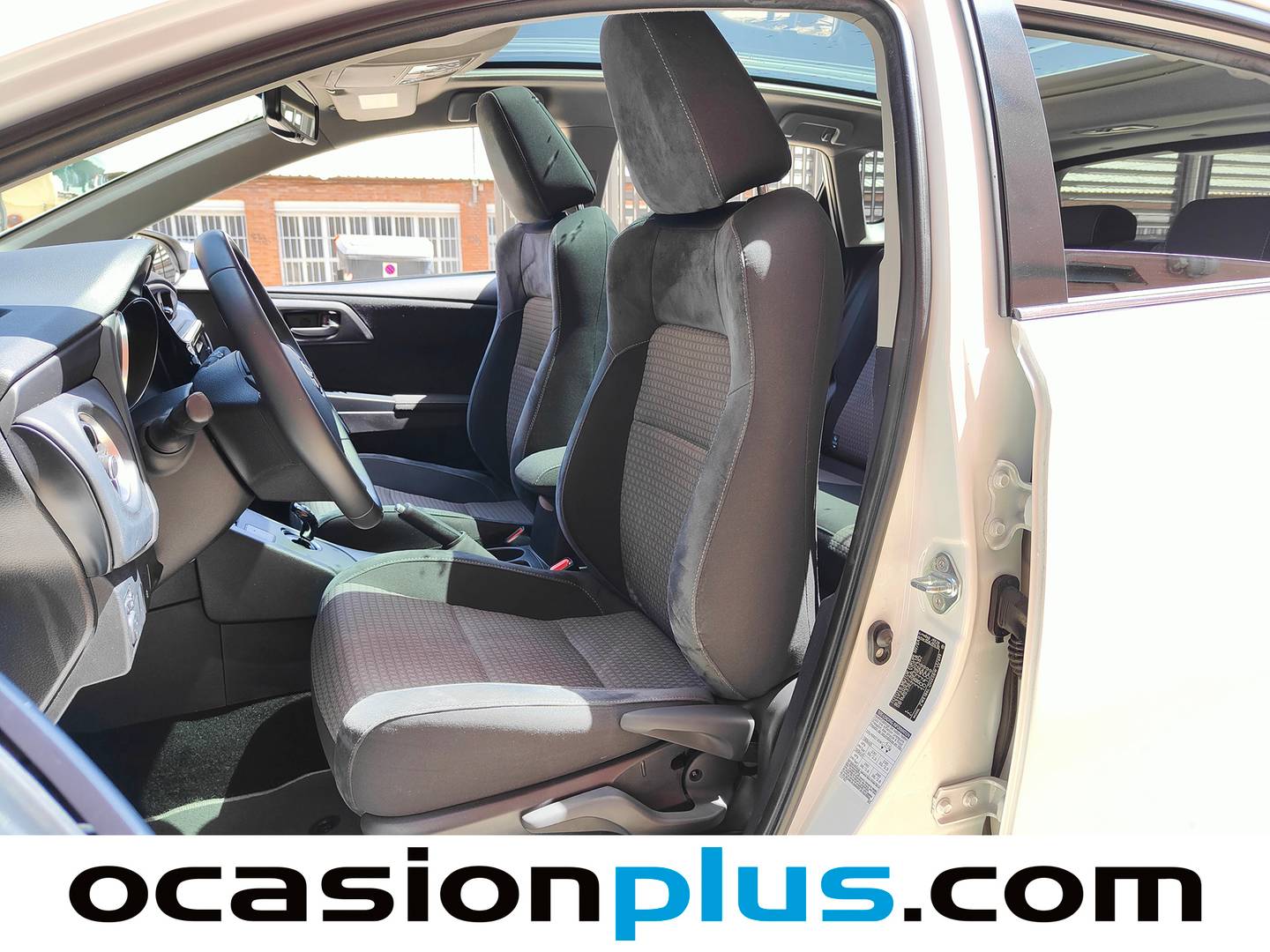 Foto asientos delanteros Toyota Auris Toyota Auris 140H Hybrid Feel! (136 CV)