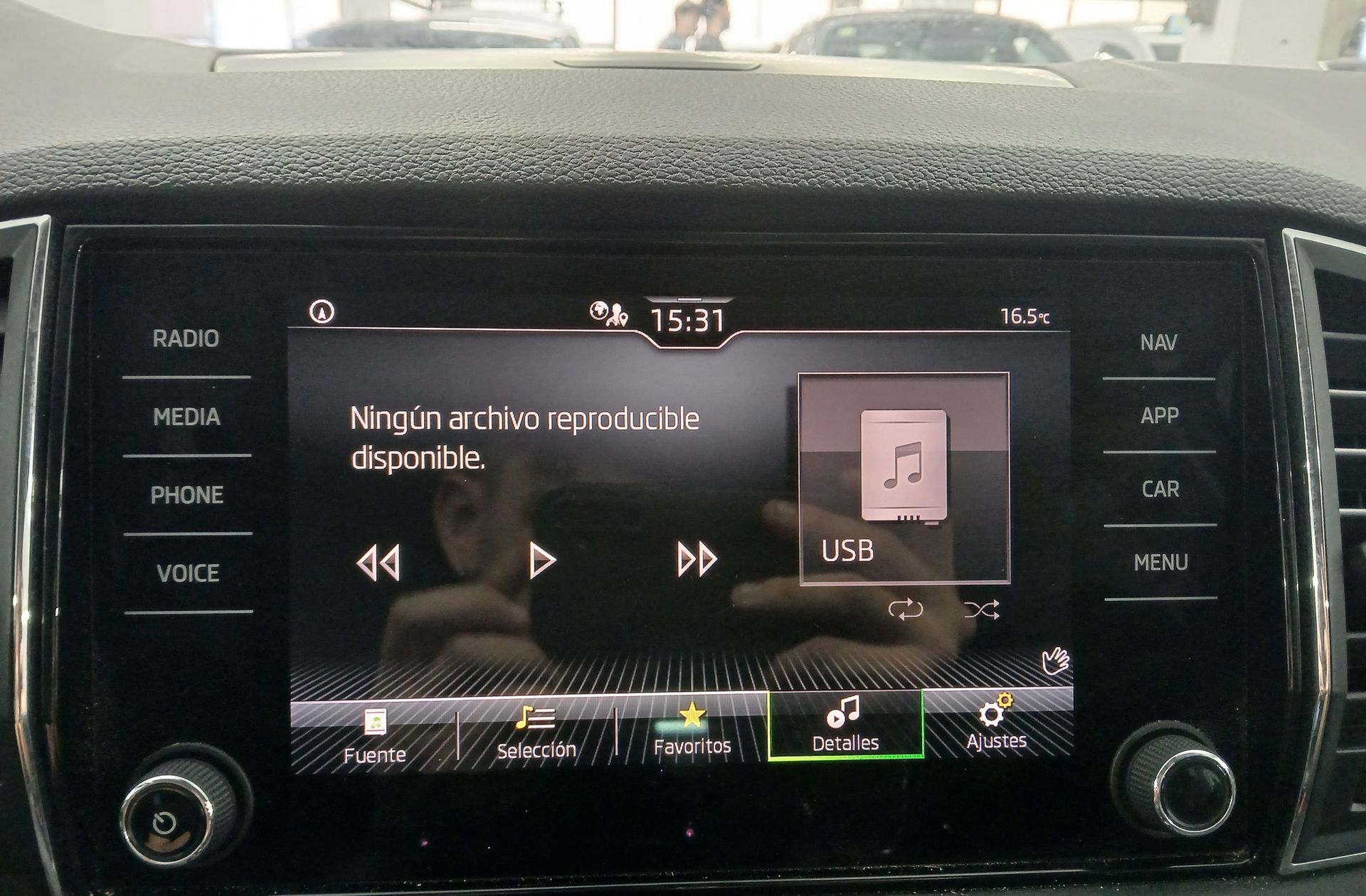 Škoda Karoq 2.0 TDI Selection - foto 29