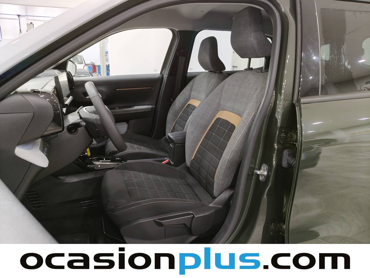 Foto asientos delanteros Citroën C3 Aircross Citroën C3 Aircross Hybrid 145 Plus e-DCS6 (145 CV)