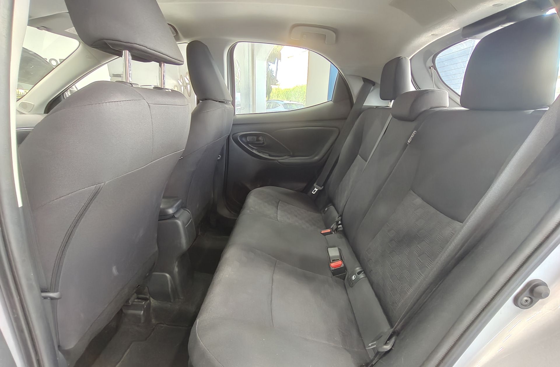 Toyota Yaris 120H Active Plus - foto 12