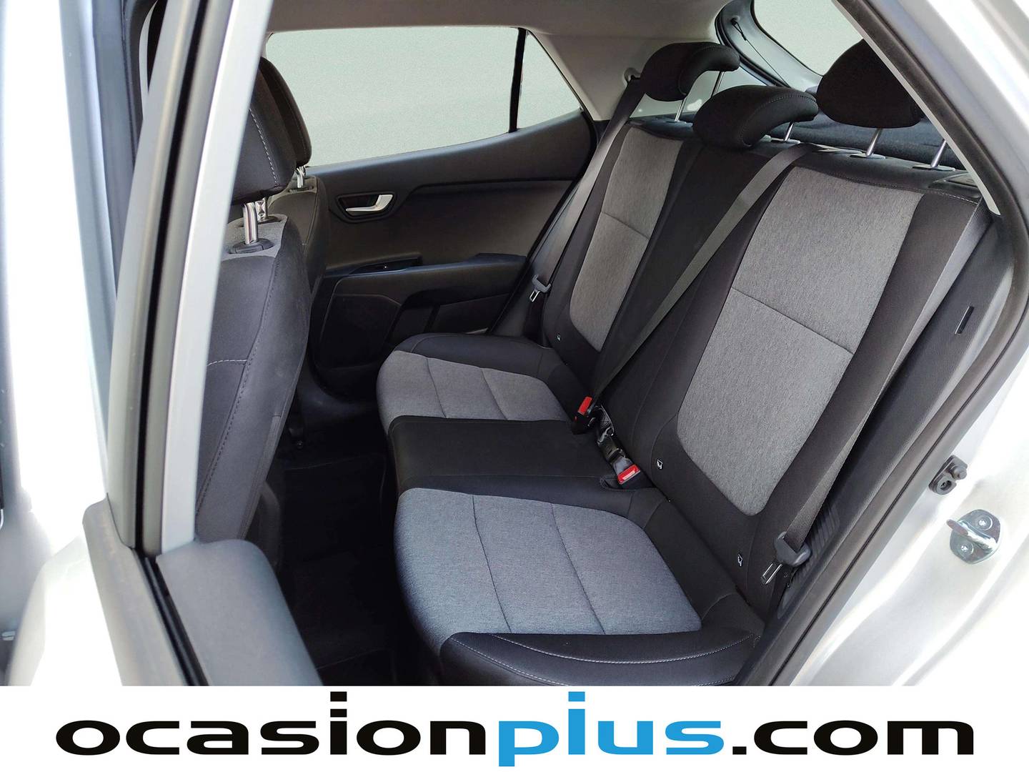 Foto asientos traseros KIA Stonic KIA Stonic 1.0 T-GDi MHEV Concept (115 CV)