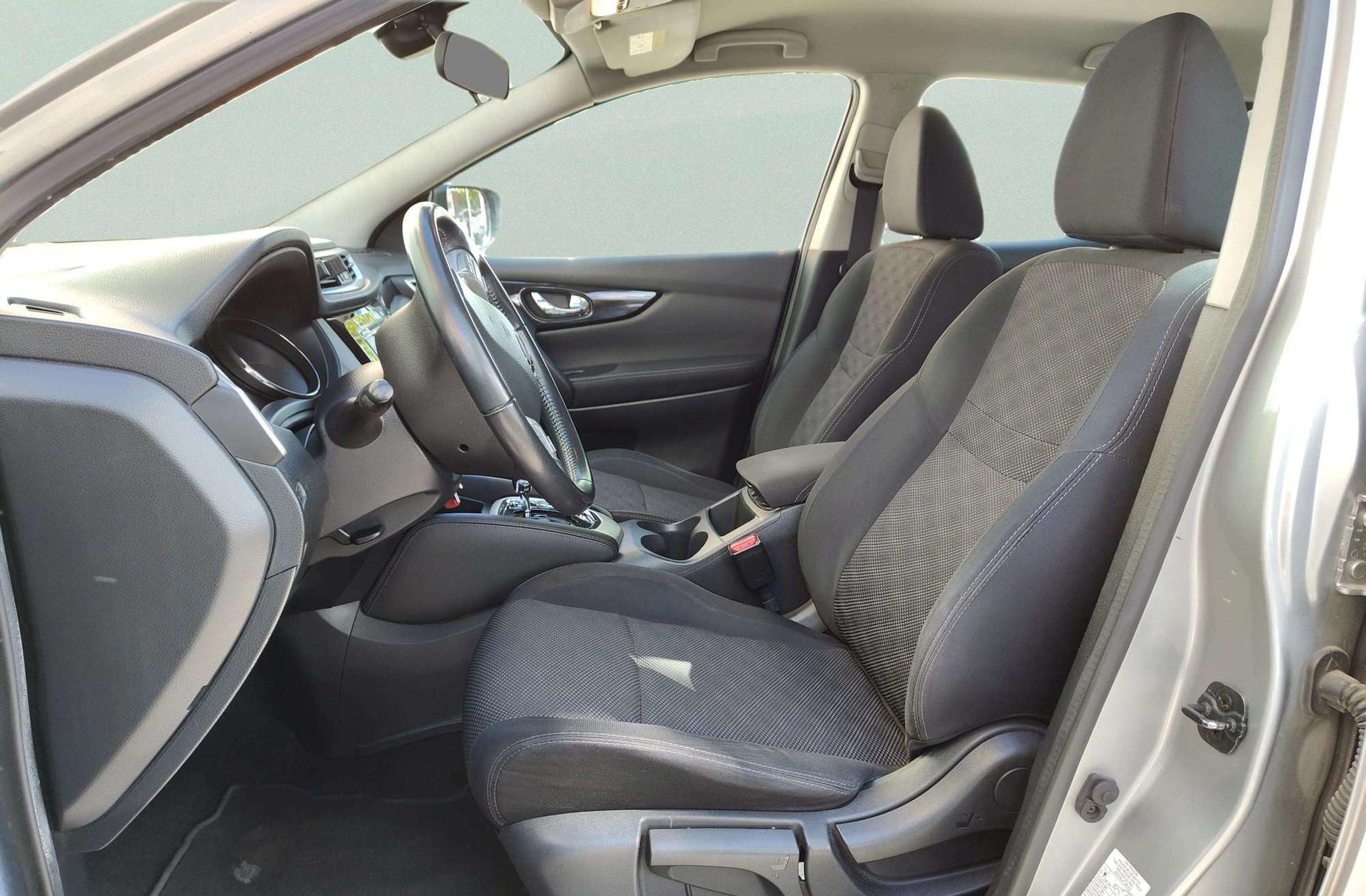 Nissan Qashqai DIG-T 115 Acenta 4x2 XTronic - foto 9