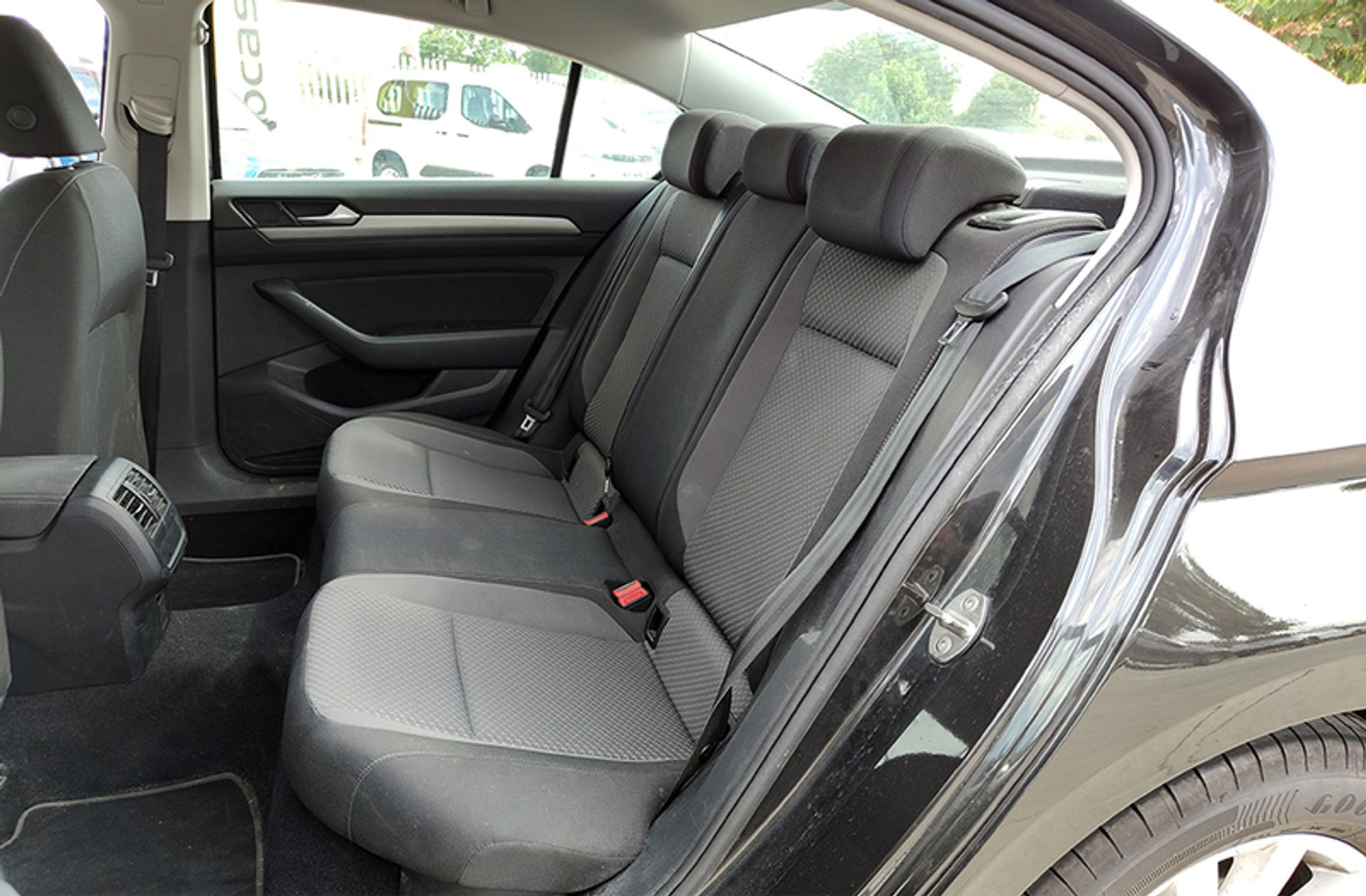 Volkswagen Passat Business 1.6 TDI DSG - foto 11