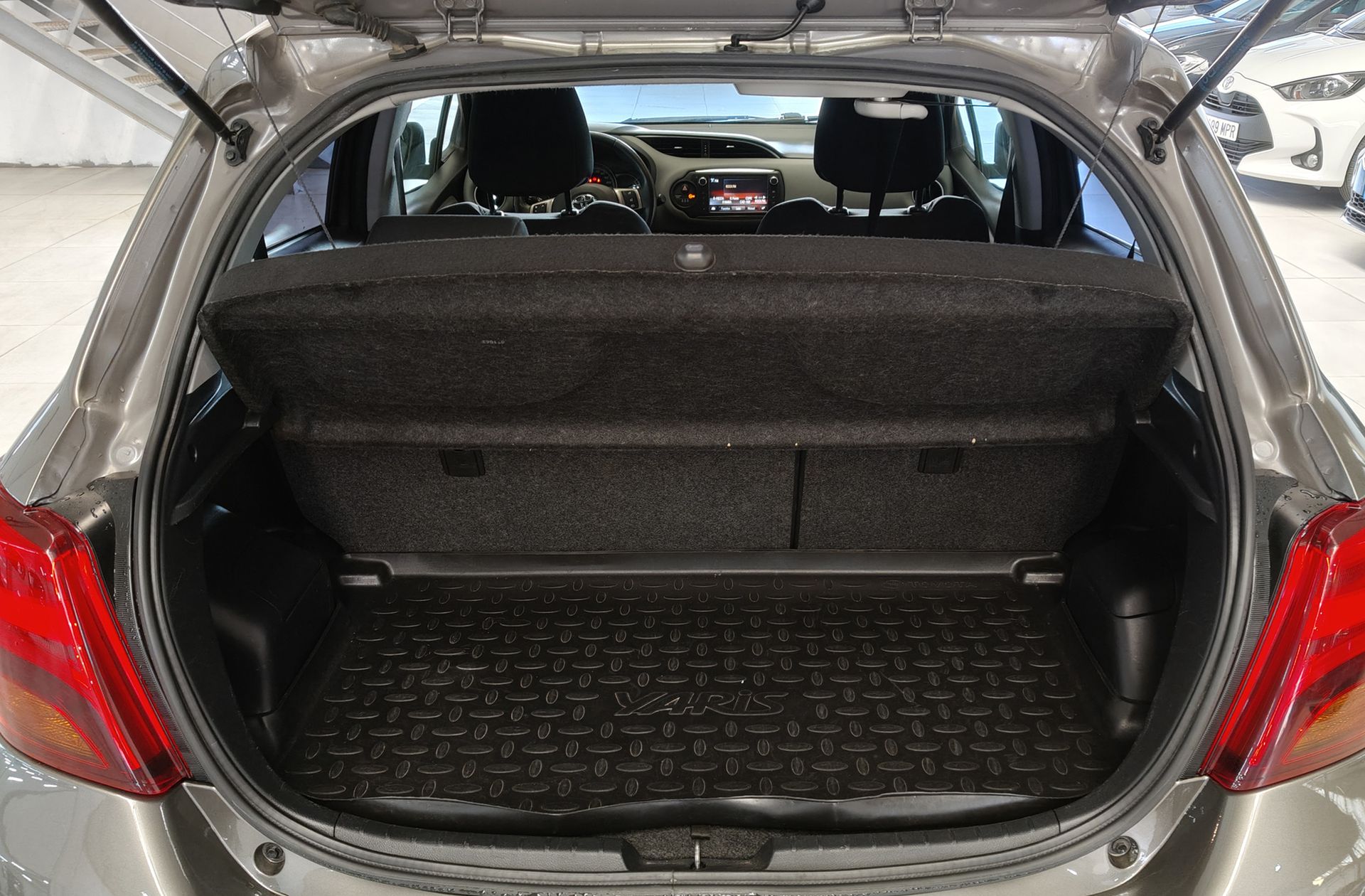 Toyota Yaris 1.3 Active - foto 13