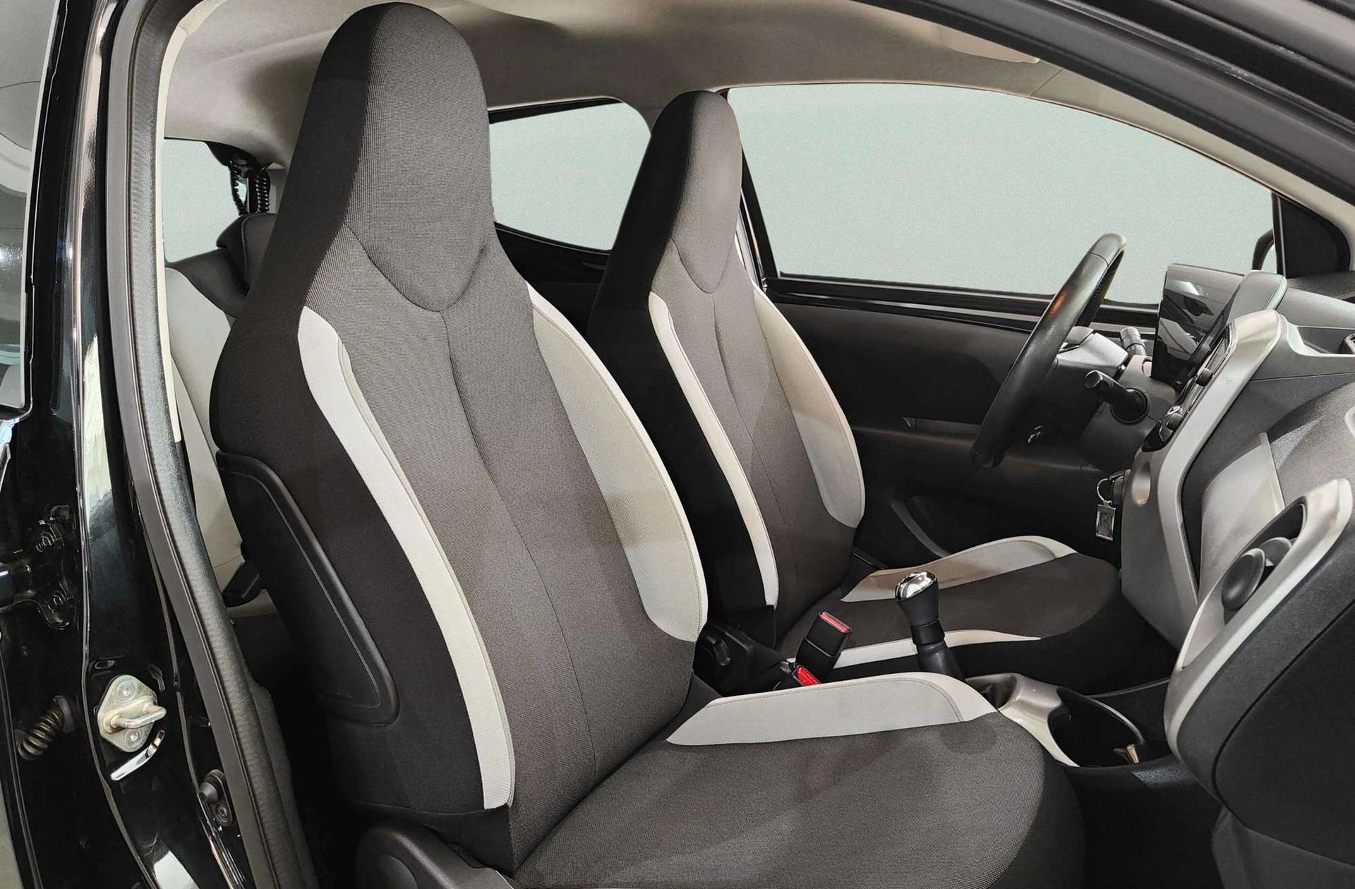 Toyota Aygo 1.0 70 x-play - foto 14