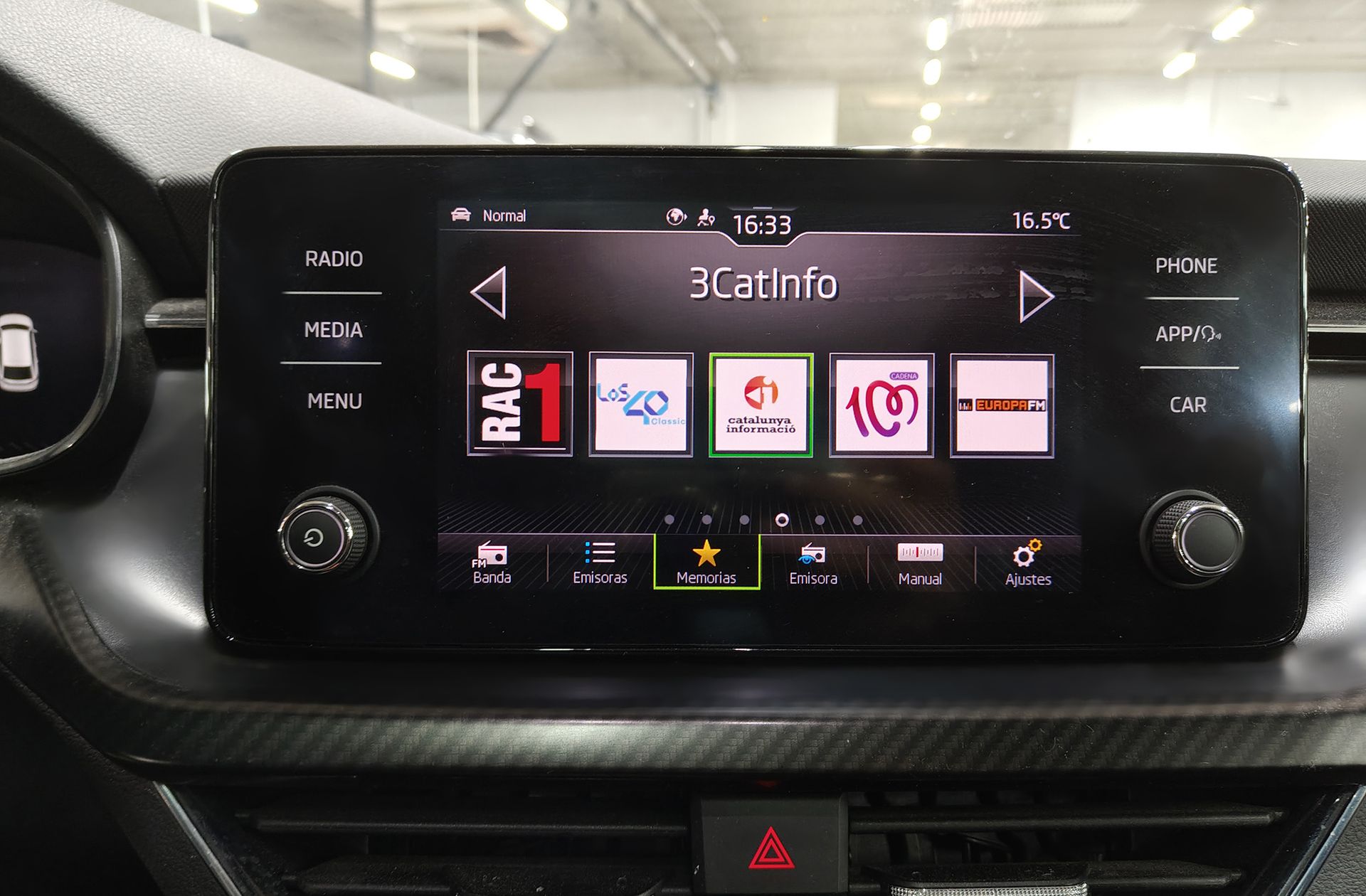 Škoda Scala 1.0 TSI Montecarlo DSG - foto 33