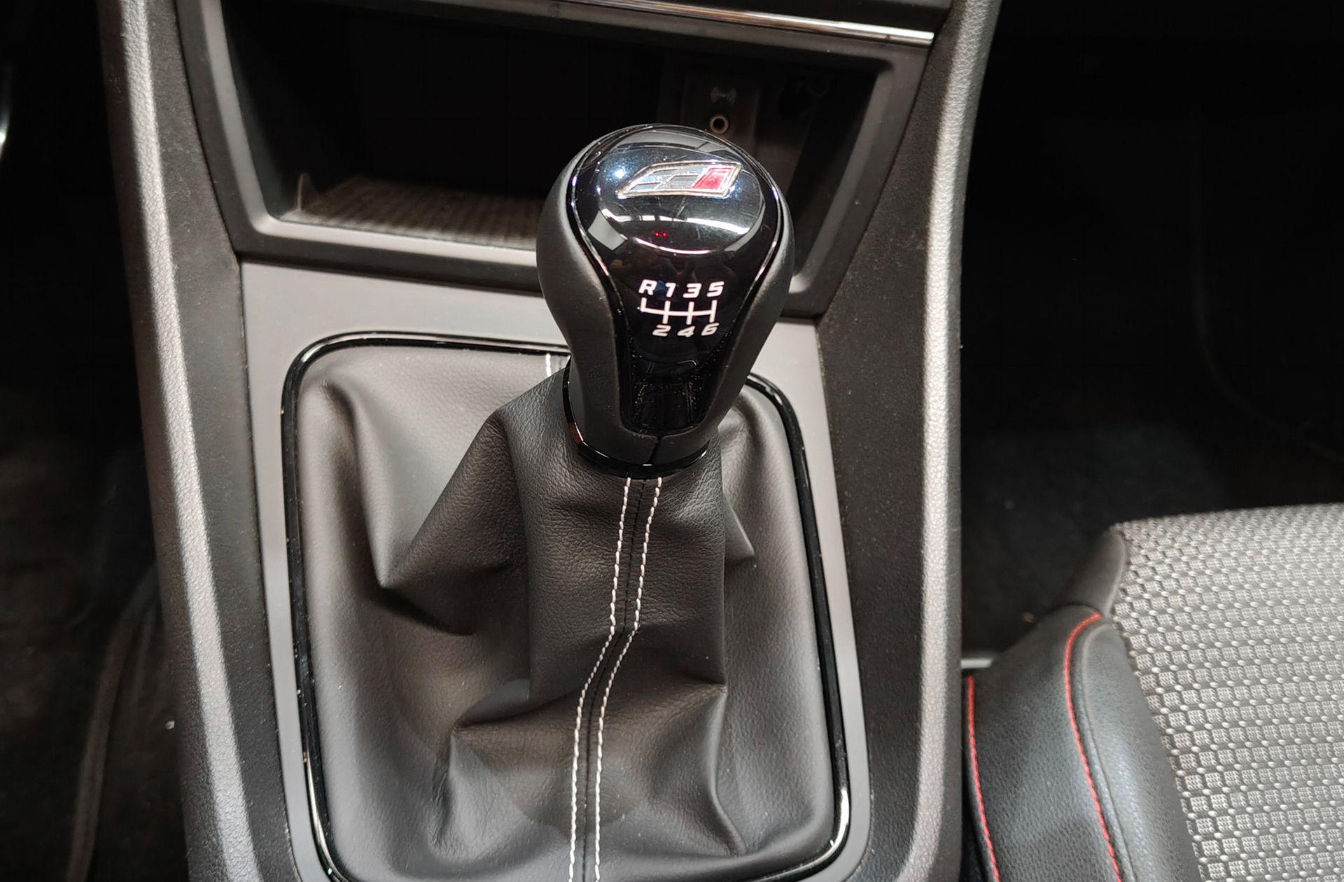 SEAT León ST 2.0 TDI FR - foto 5