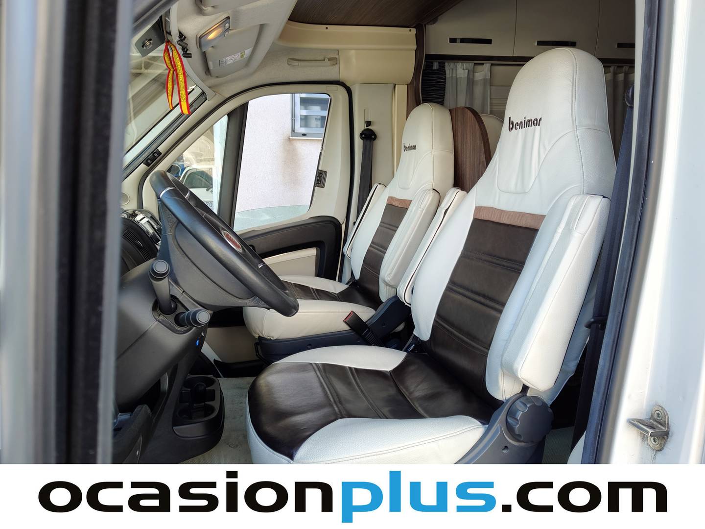 Foto asientos delanteros Benimar Sport 323 Benimar Sport 323 Design (150 CV) 7 Plazas