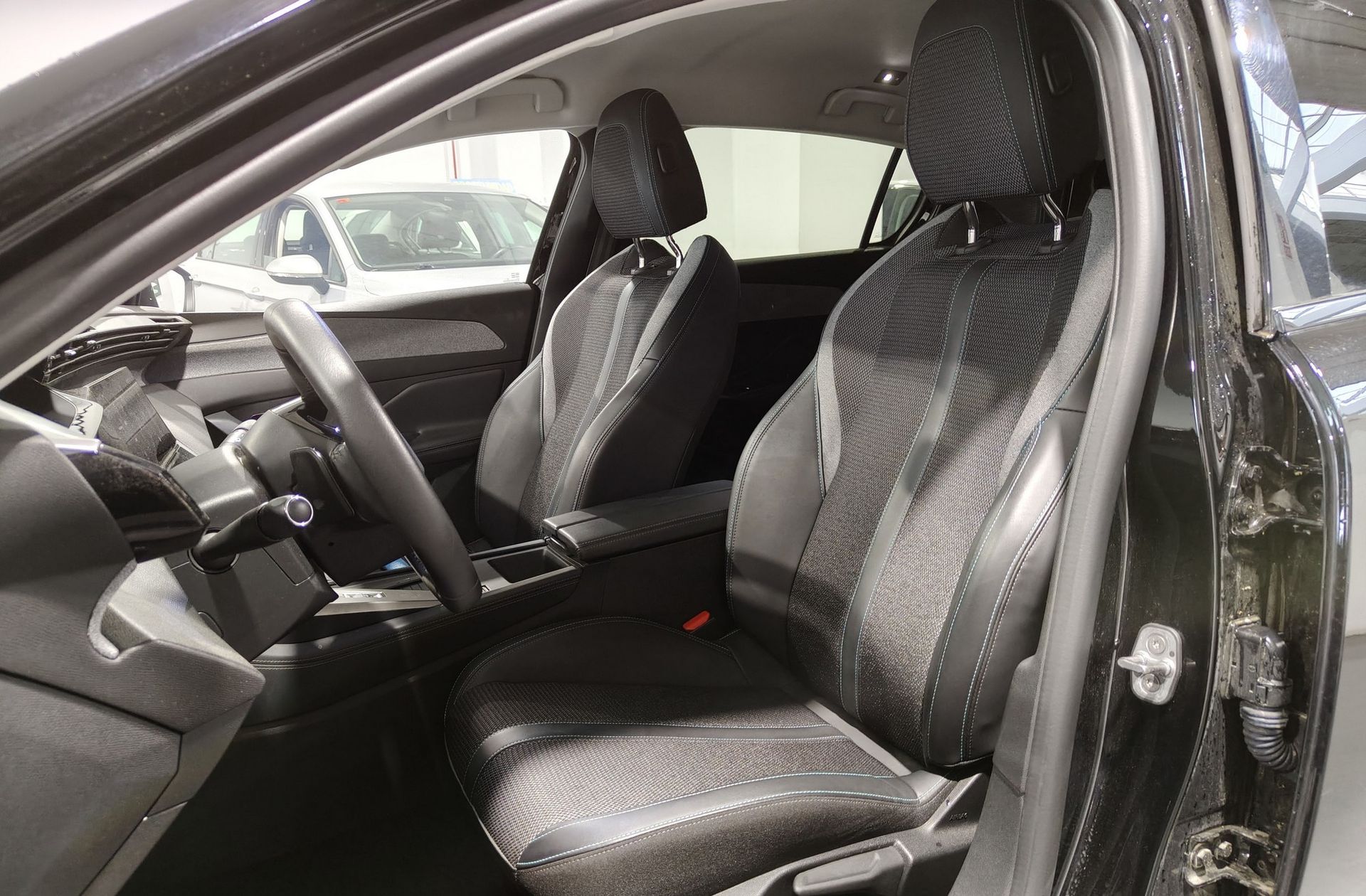Peugeot 308 BlueHDi 130 Allure EAT8 - foto 12