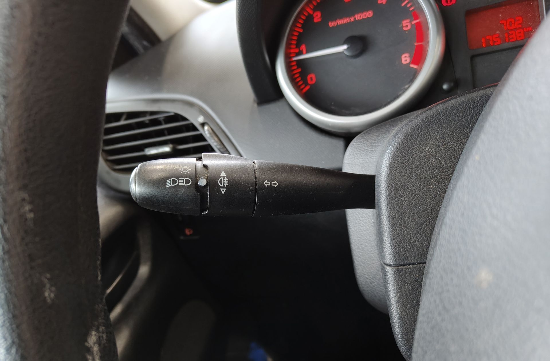 Peugeot 207 1.4 HDi Urban - foto 22