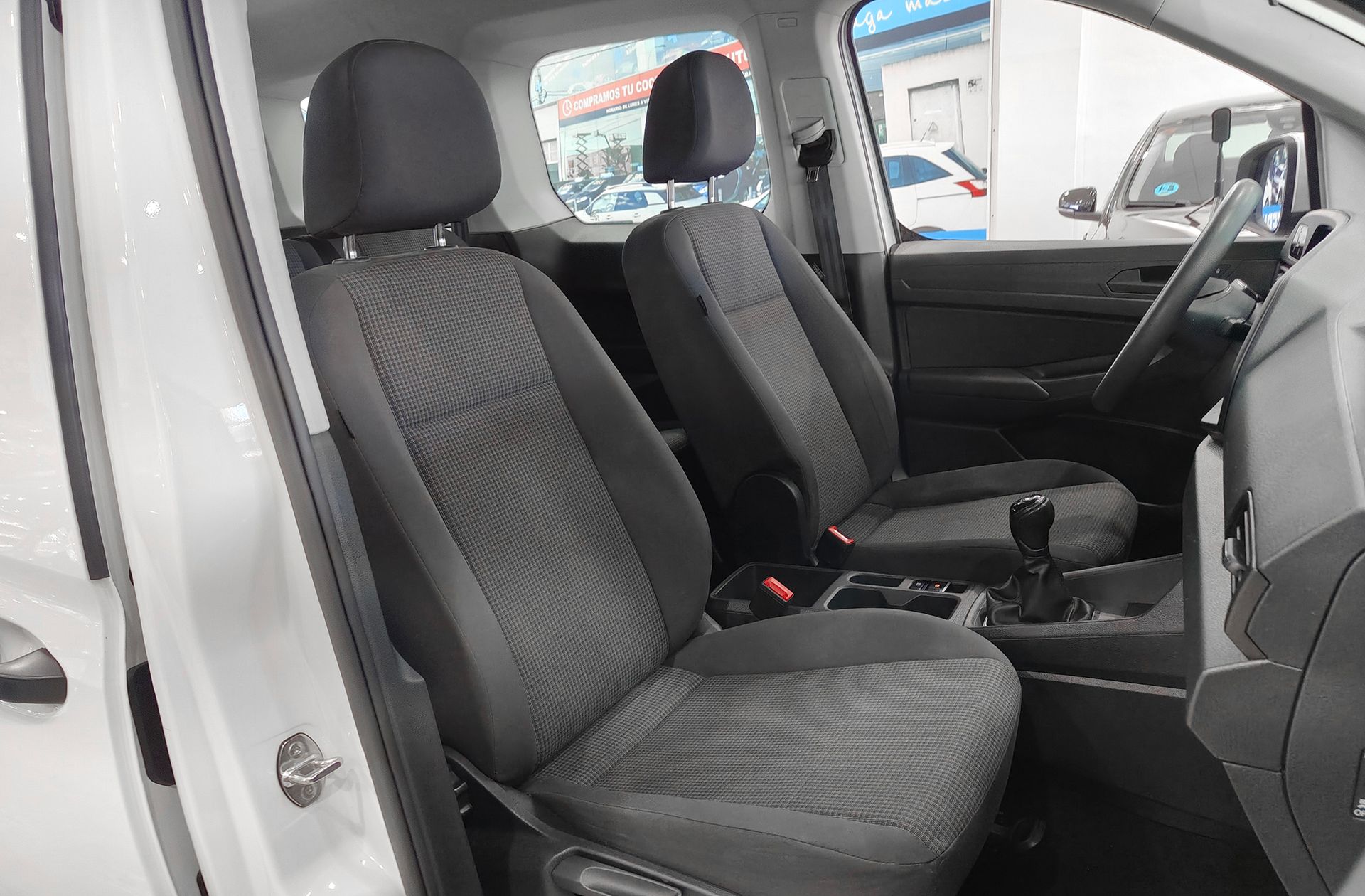 Volkswagen Caddy 2.0 TDI - foto 16