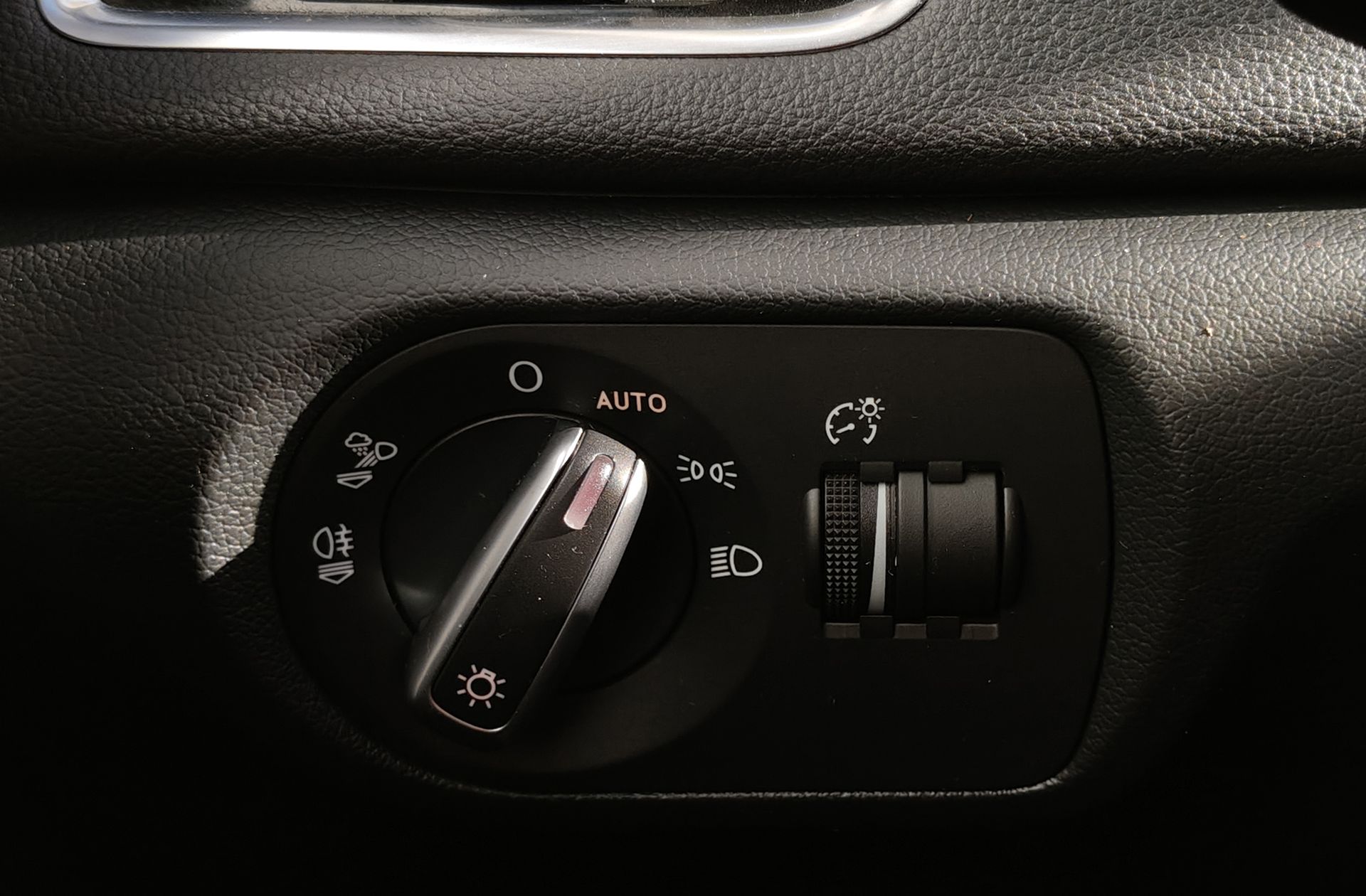 Audi Q3 design edition 2.0 TDI - foto 29