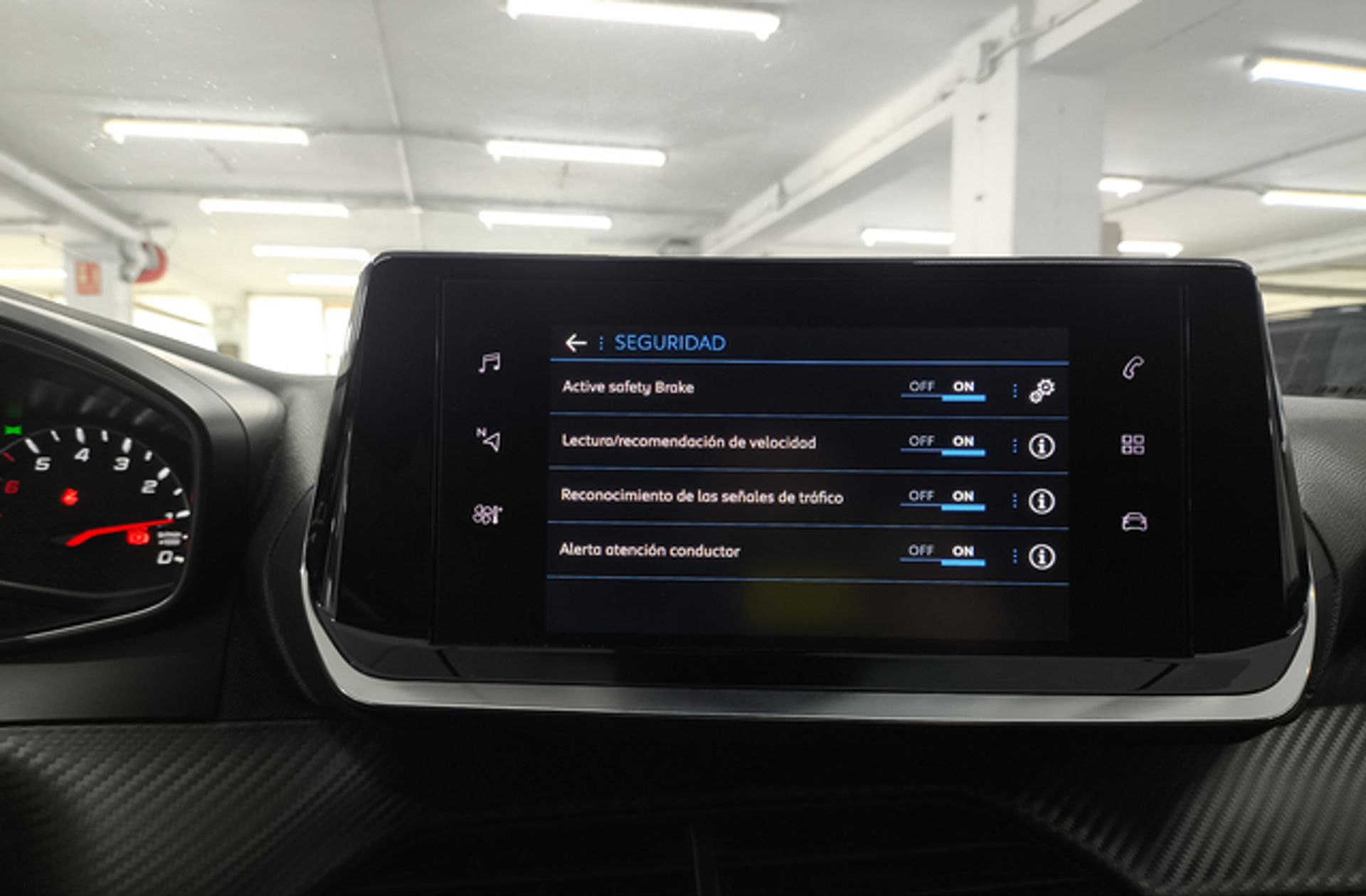 Peugeot 2008 PureTech 130 Allure EAT8 - foto 13