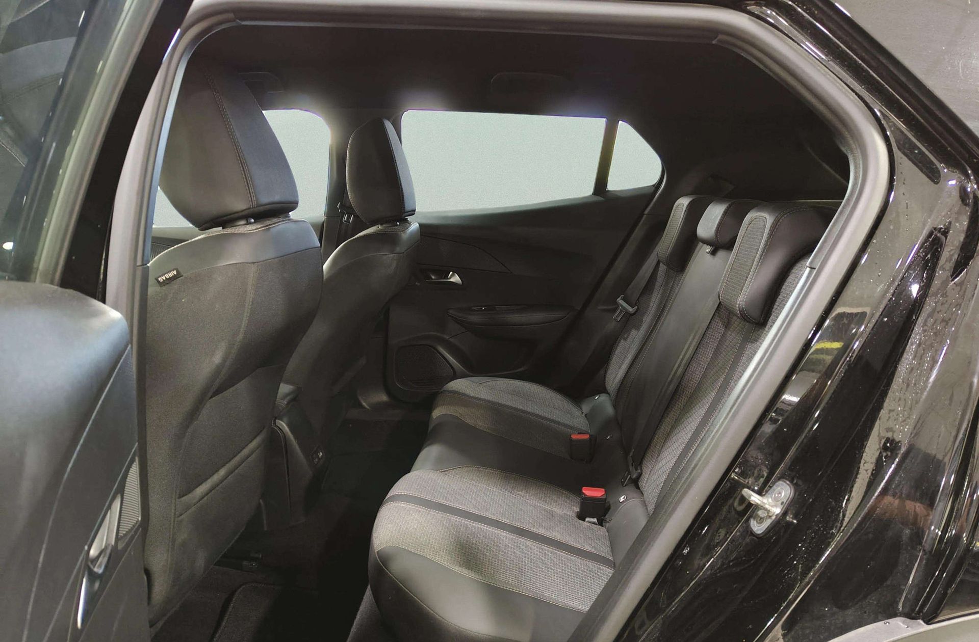 Peugeot 2008 Allure Hybrid eDCS6 - foto 12