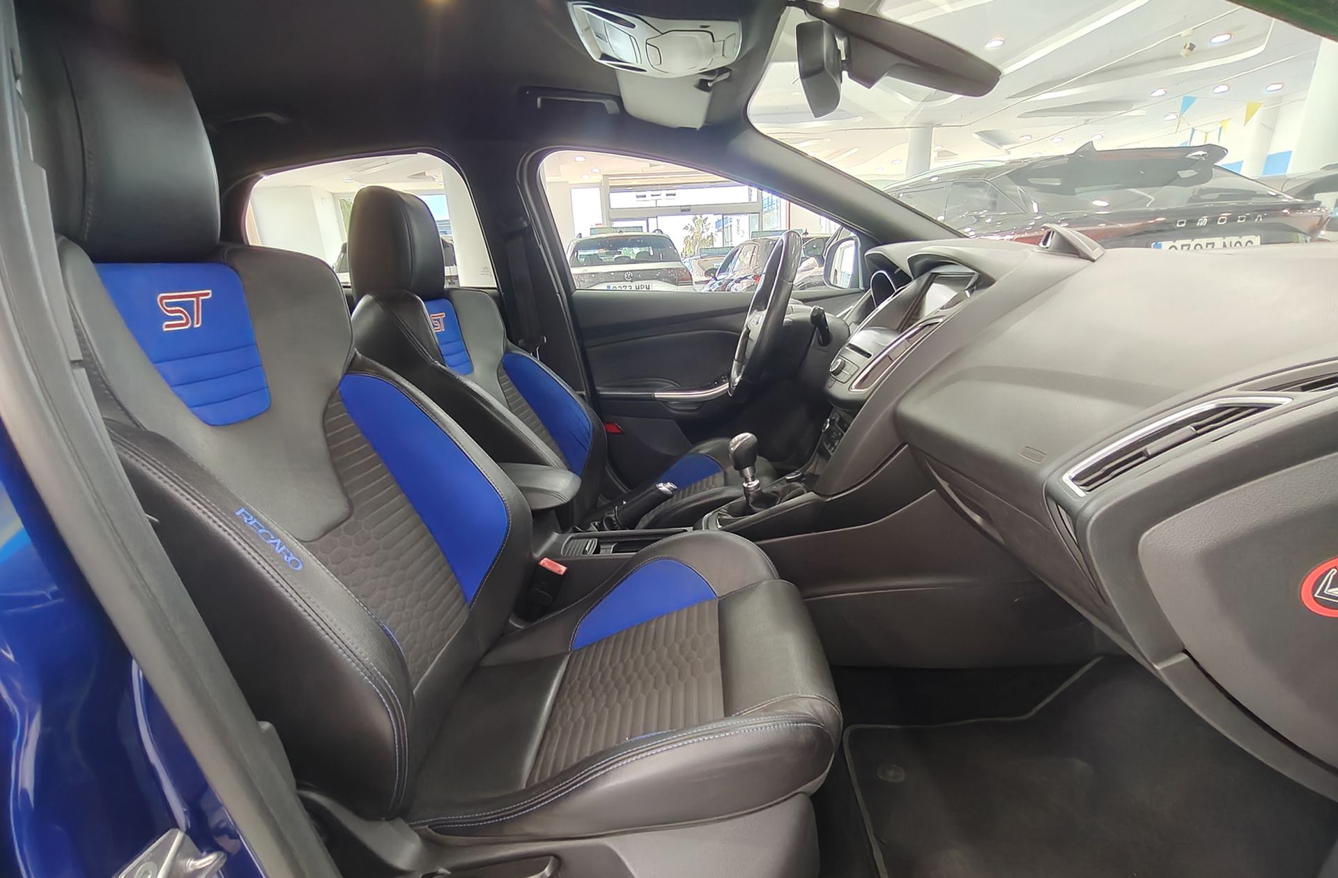 Ford Focus 2.0 EcoBoost ST - foto 18