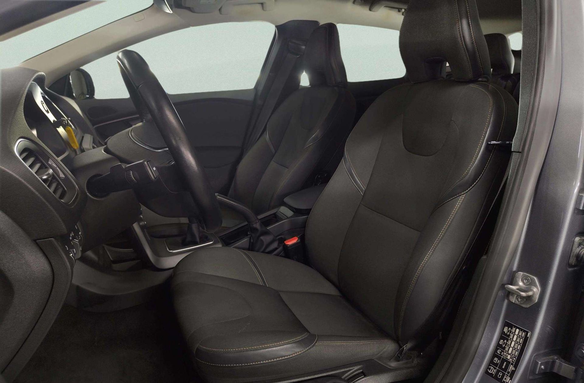 Volvo V40 D2 Momentum - foto 9