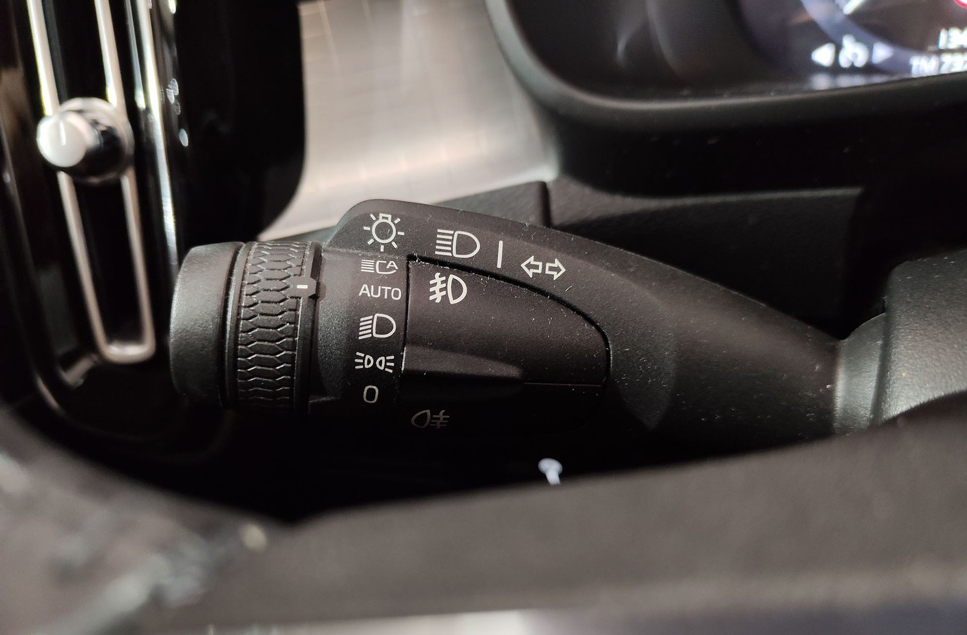 Volvo XC40 T2 Momentum Pro - foto 26