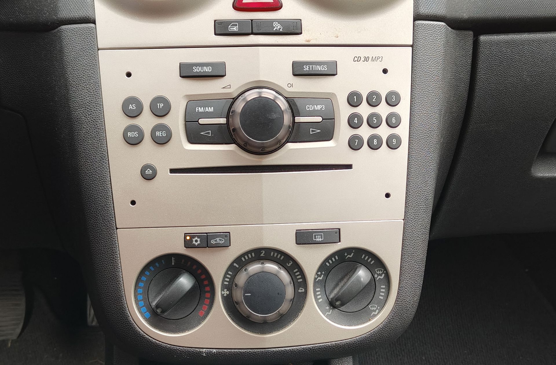 Opel Corsa 1.2 Essentia - foto 22