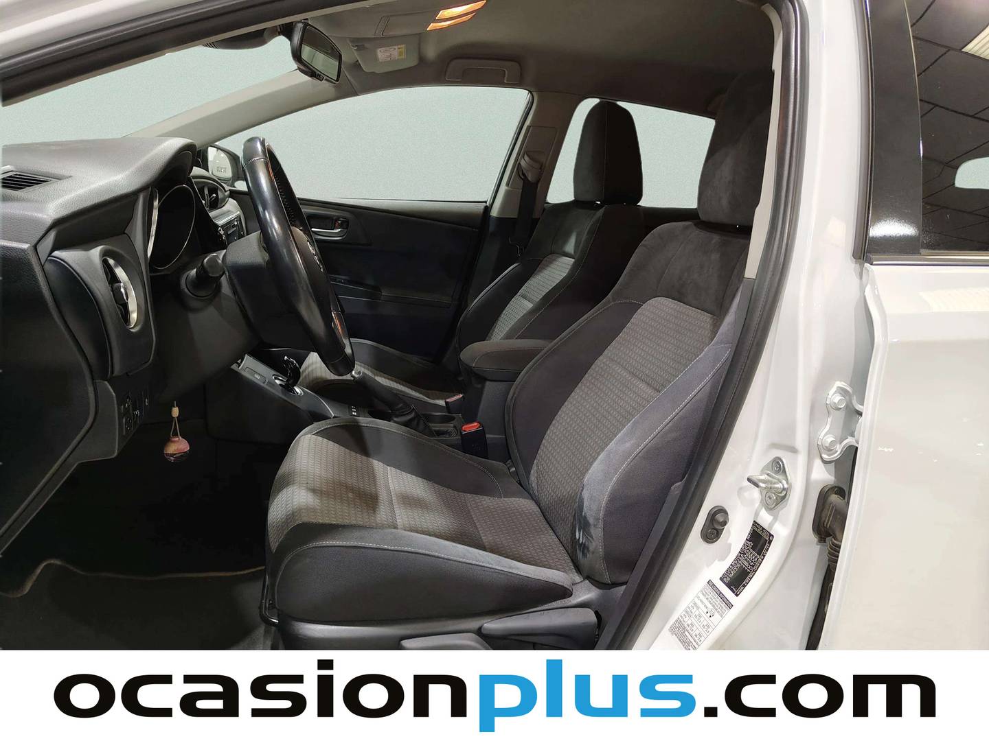 Foto asientos delanteros Toyota Auris Toyota Auris 1.8 140H Hybrid Feel! Edition