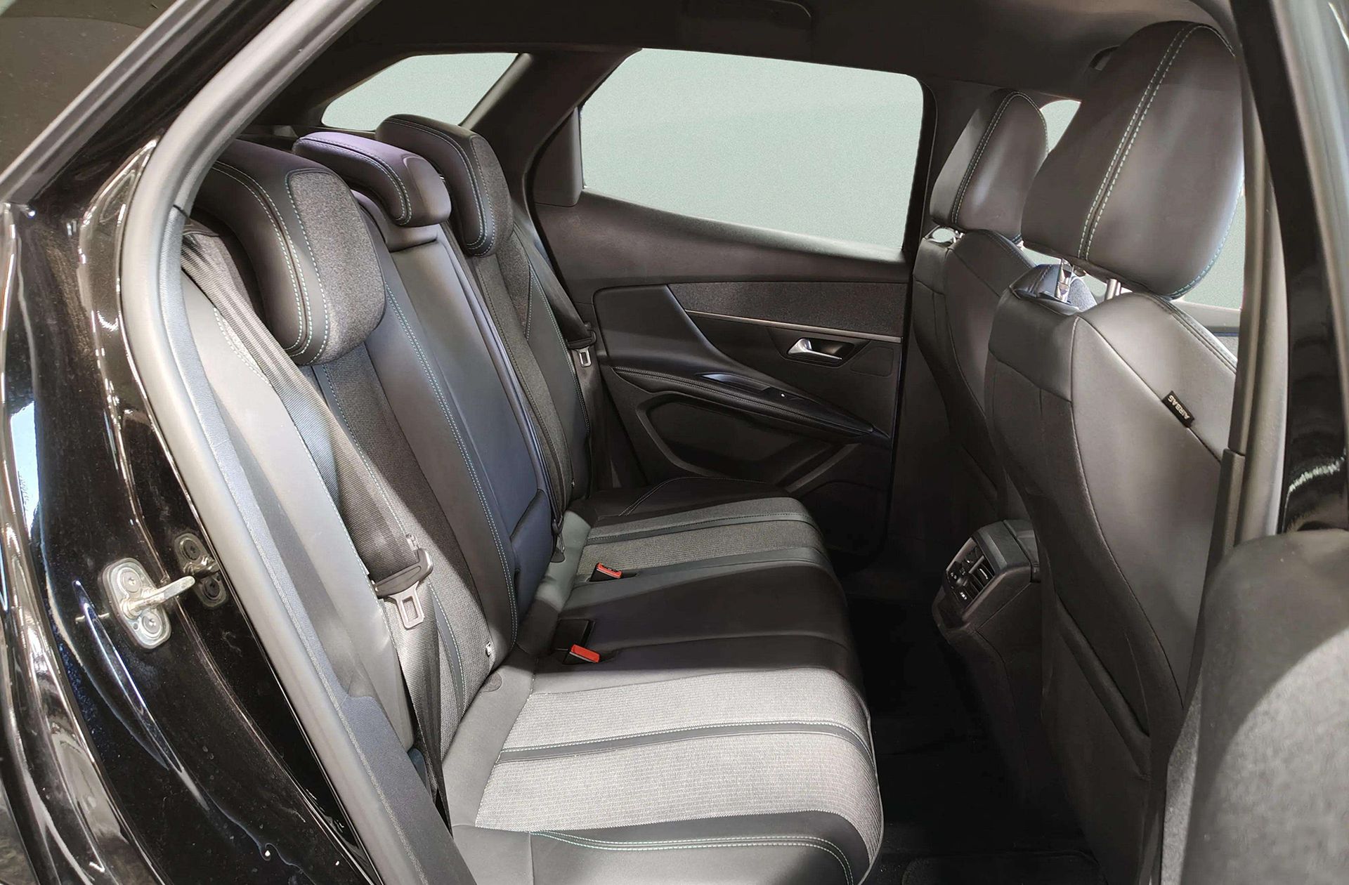 Peugeot 3008 PureTech 130 Allure Pack EAT8 - foto 19