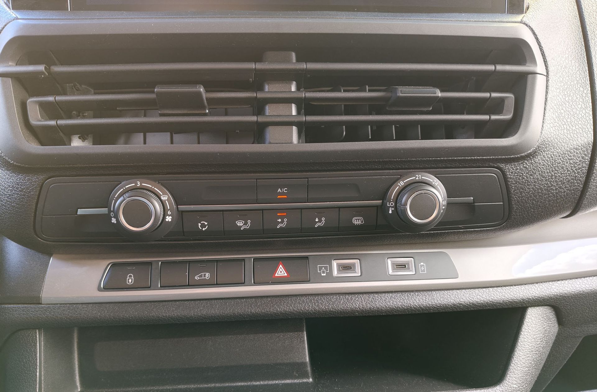 Peugeot Expert Furgon BlueHDi 120 Standard 3 plazas - foto 24