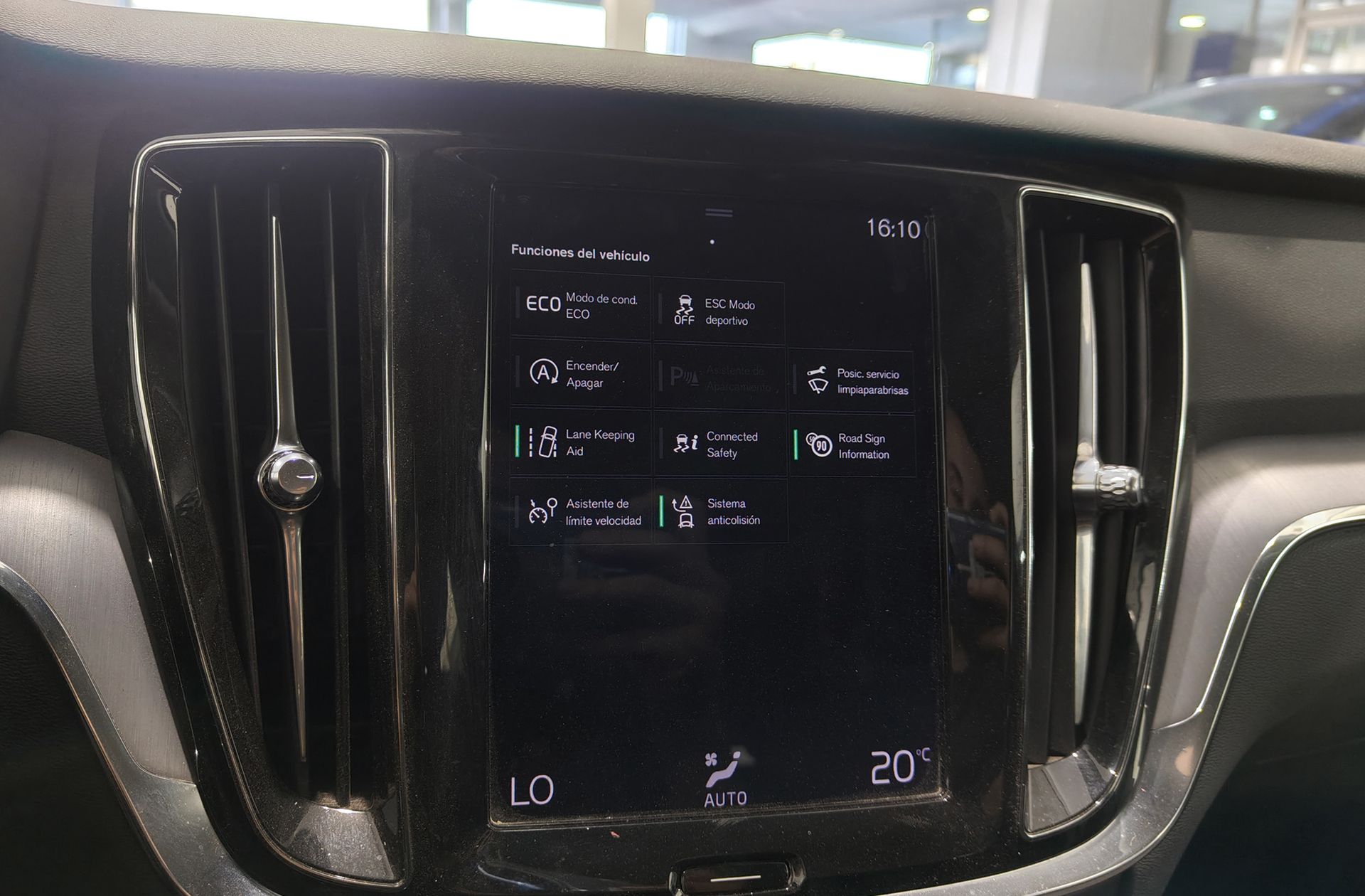 Volvo V60 D4 Momentum - foto 10