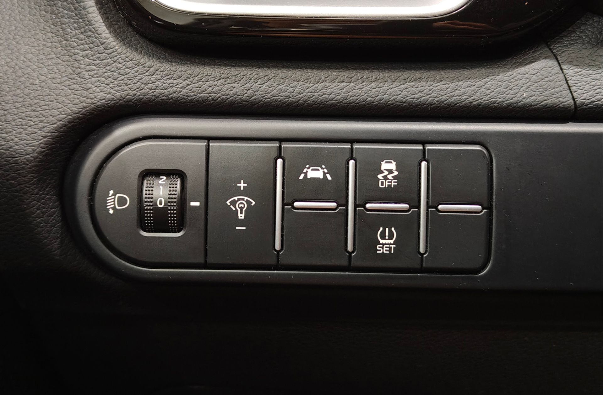 Kia XCeed 1.5 MHEV iMT Tech - foto 34