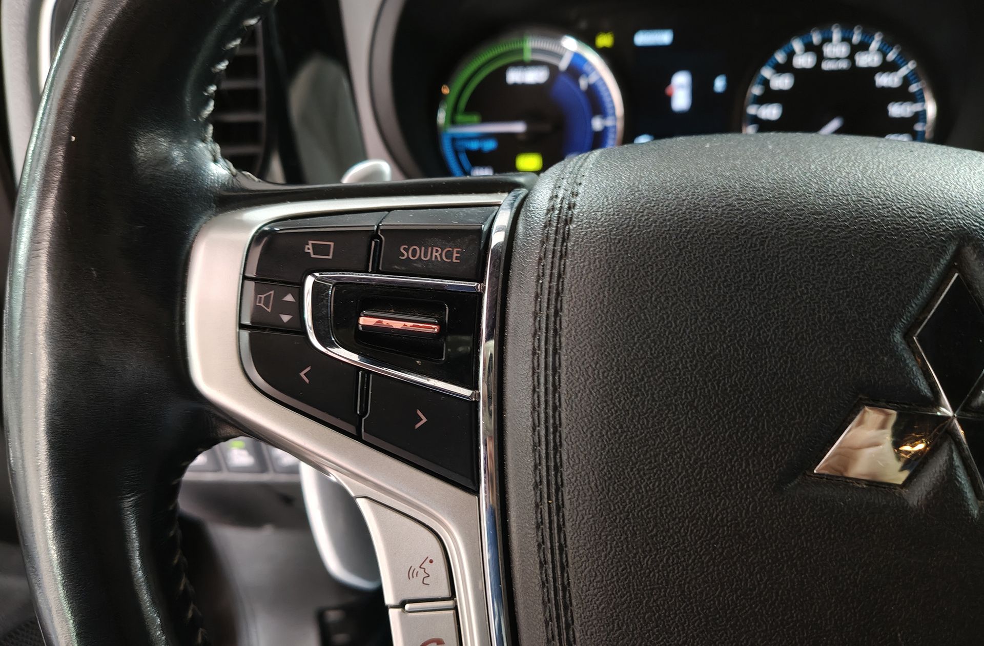 Mitsubishi Outlander 2.4 PHEV Kaiteki 4WD - foto 29