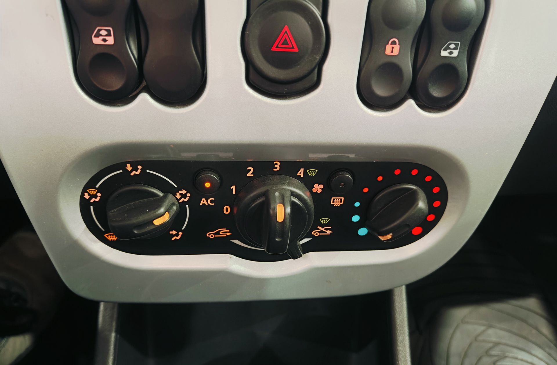 Dacia Sandero dCi 90 Stepway Music - foto 21