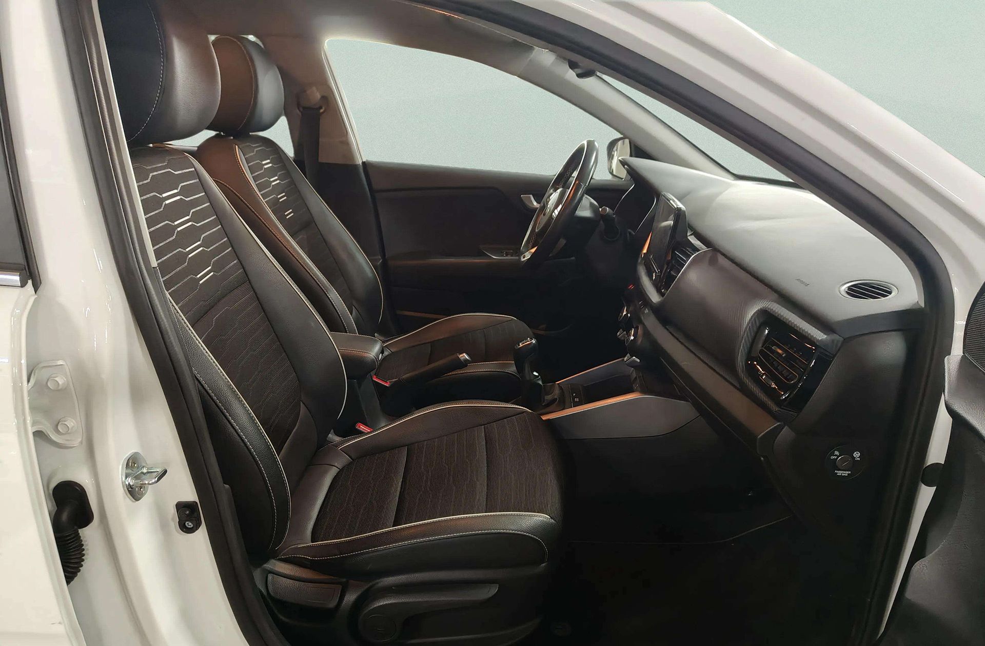 Kia Stonic 1.0 T-GDi MHEV iMT GT Line - foto 21