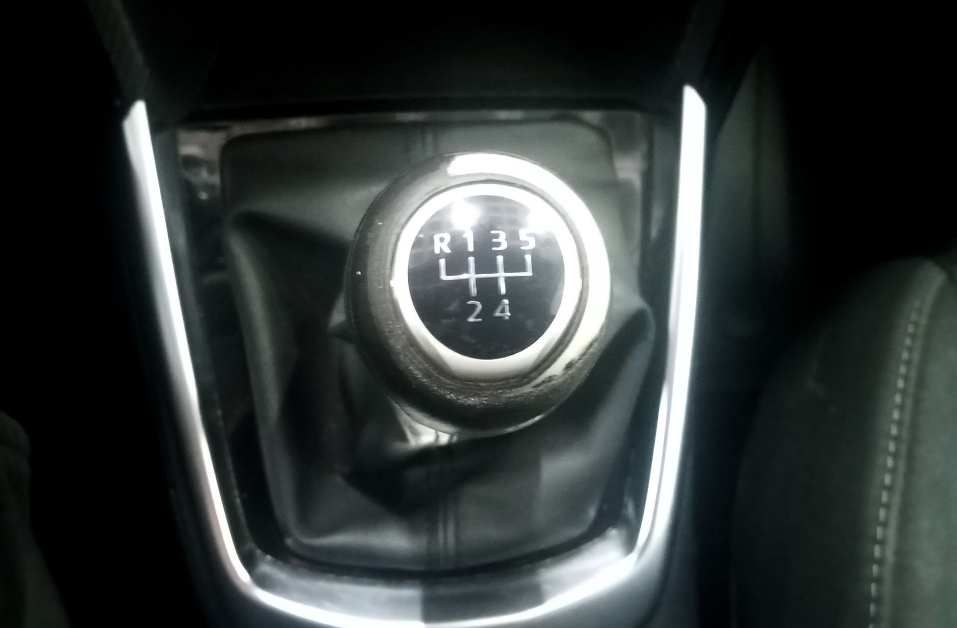 Mazda2 1.5 GE Black Tech Edition - foto 5