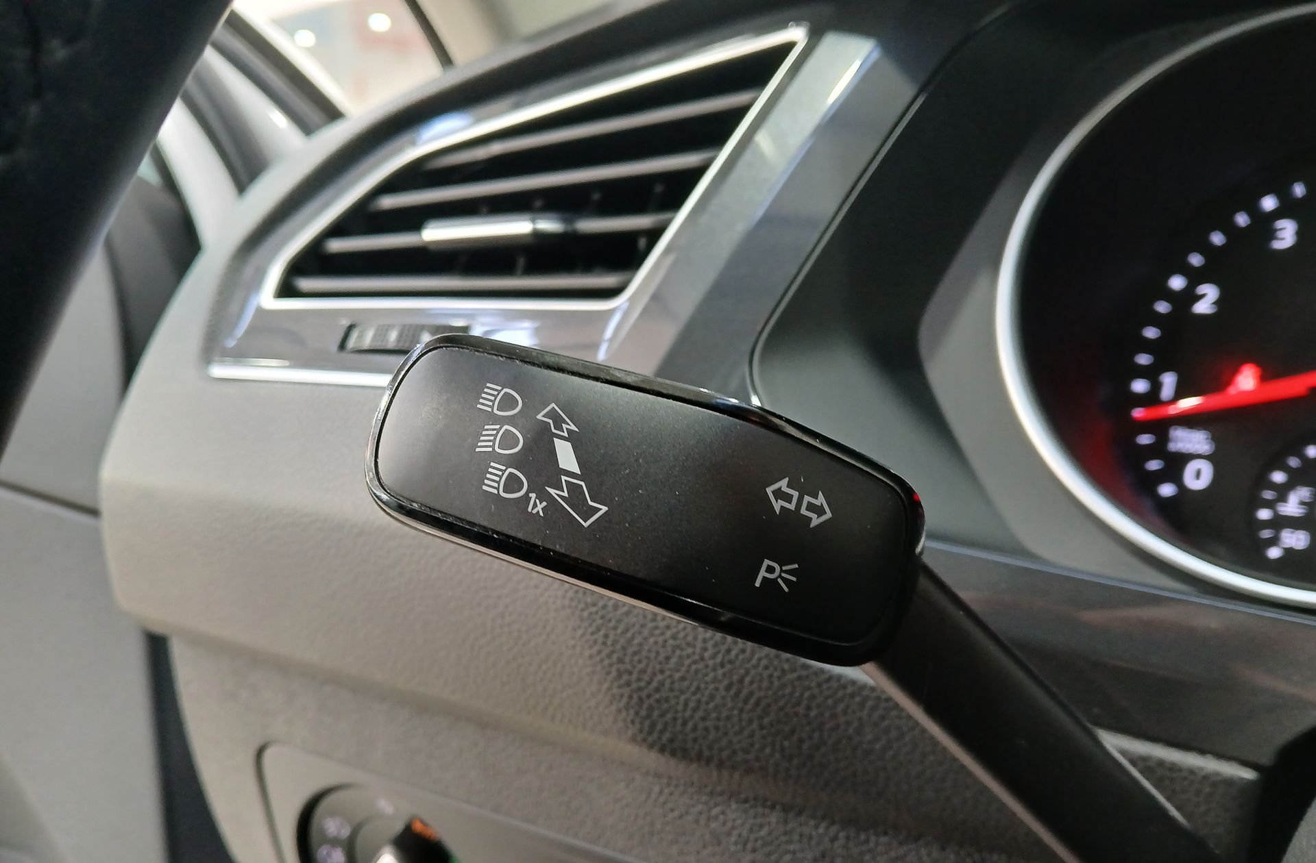 Volkswagen Tiguan Advance 1.5 TSI DSG Pack R-Line - foto 28