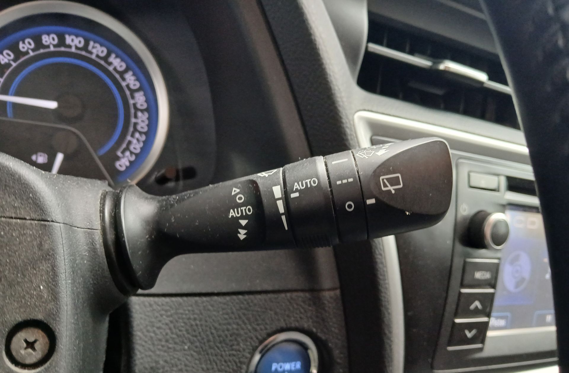 Toyota Auris 1.8 Hybrid Active - foto 25