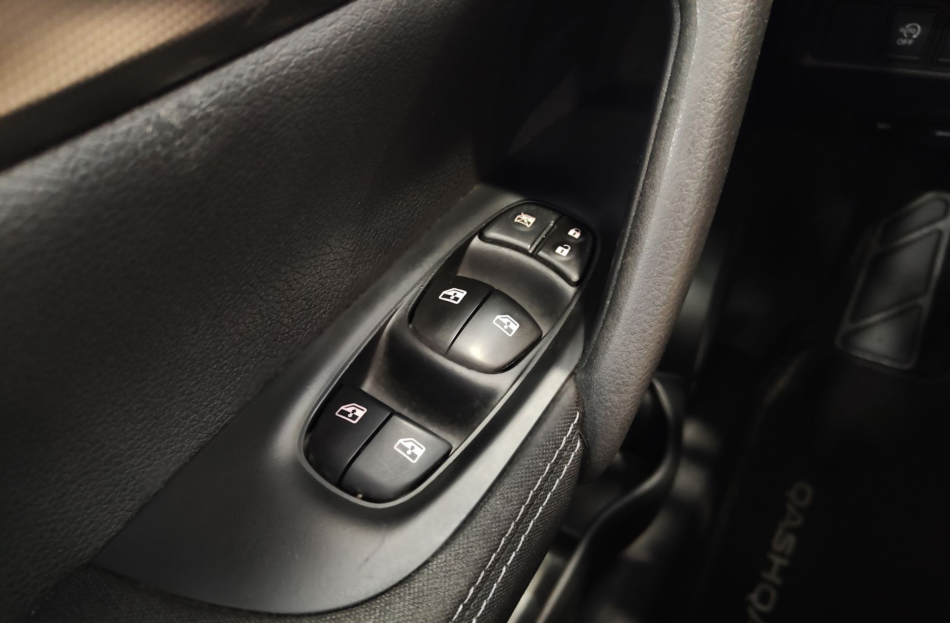 Nissan Qashqai DIG-T 115 N-Connecta Xtronic - foto 41