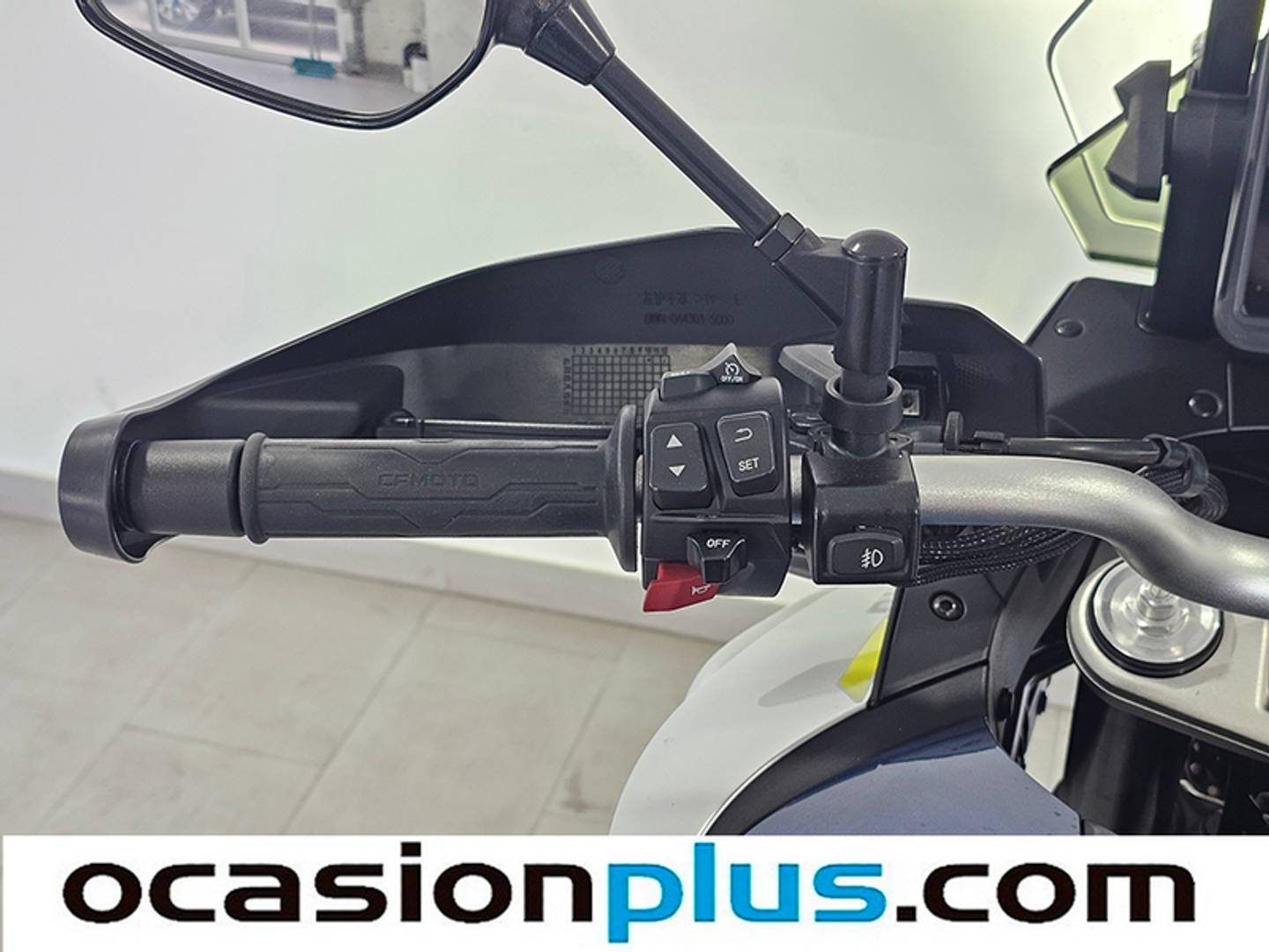 Foto CFMOTO 800MT CFMOTO 800MT TOURING (91 CV)