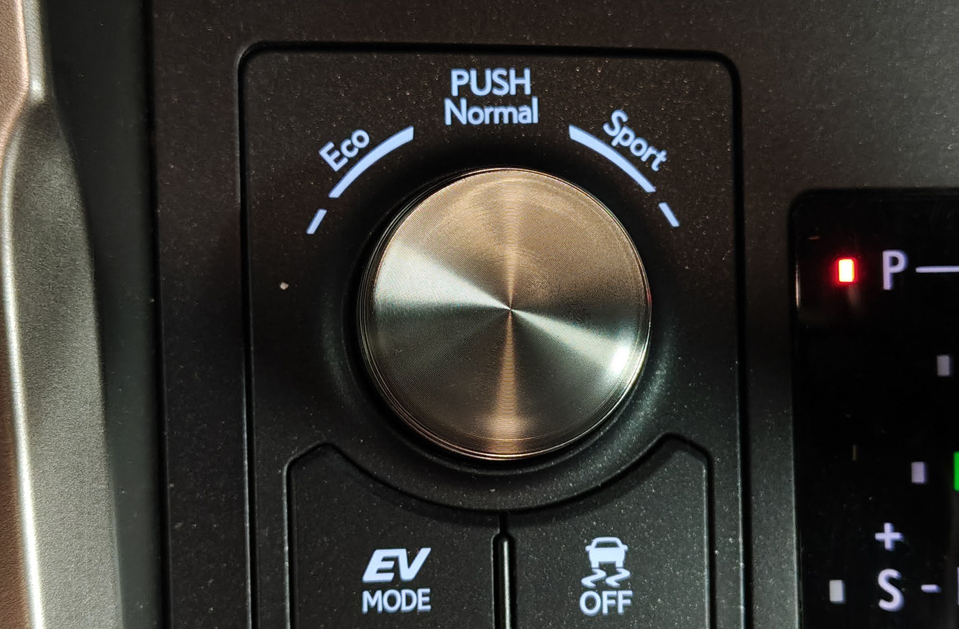 Lexus NX 300h Premium 2WD - foto 12