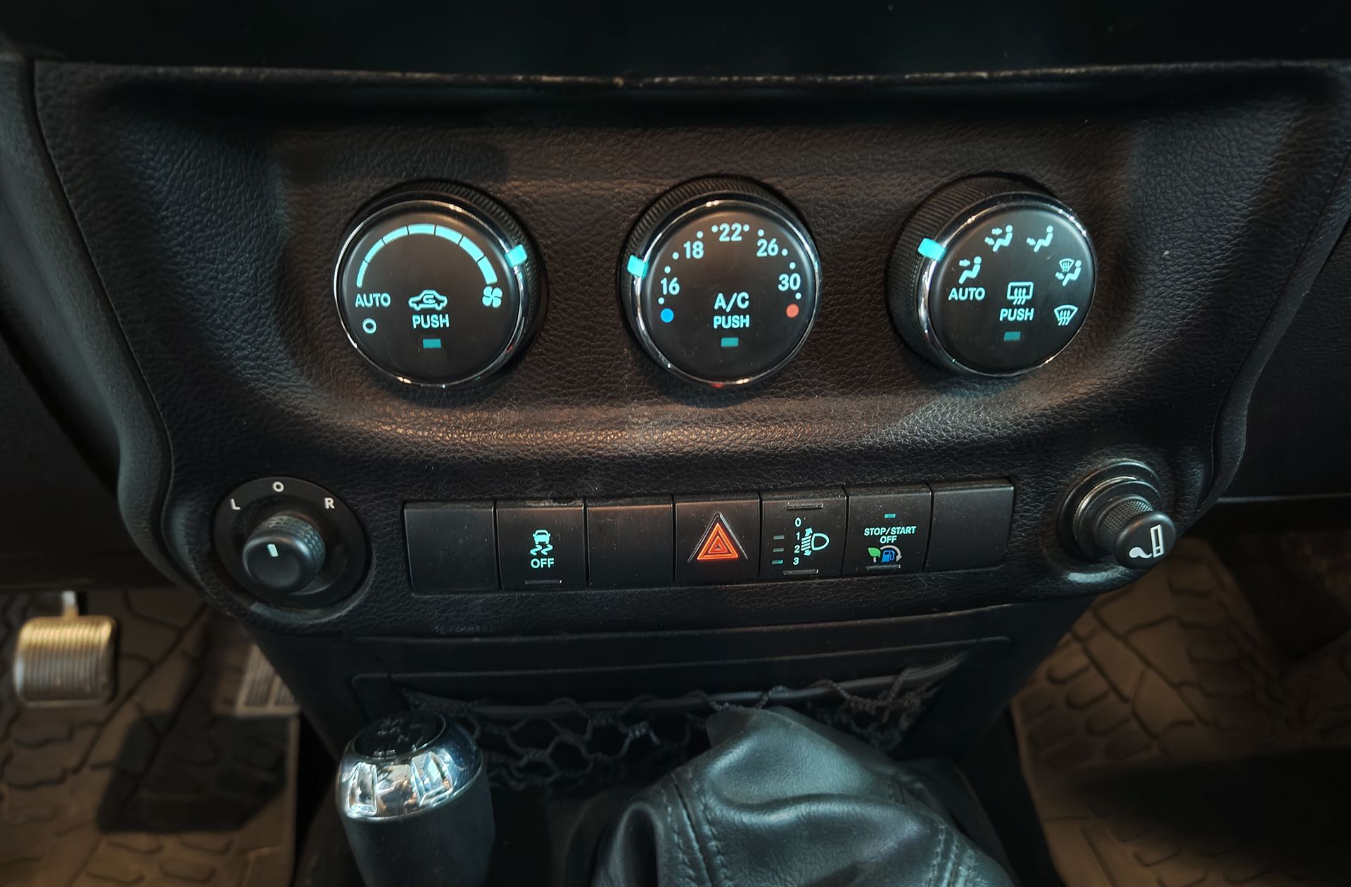 Jeep Wrangler 2.8 CRD Sahara - foto 27