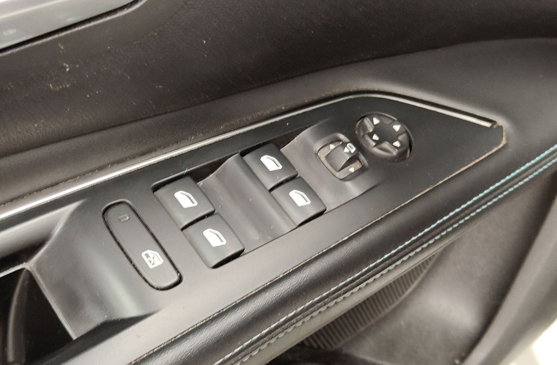 Peugeot 5008 BlueHDi 130 Allure Pack EAT8 7 plazas - foto 41