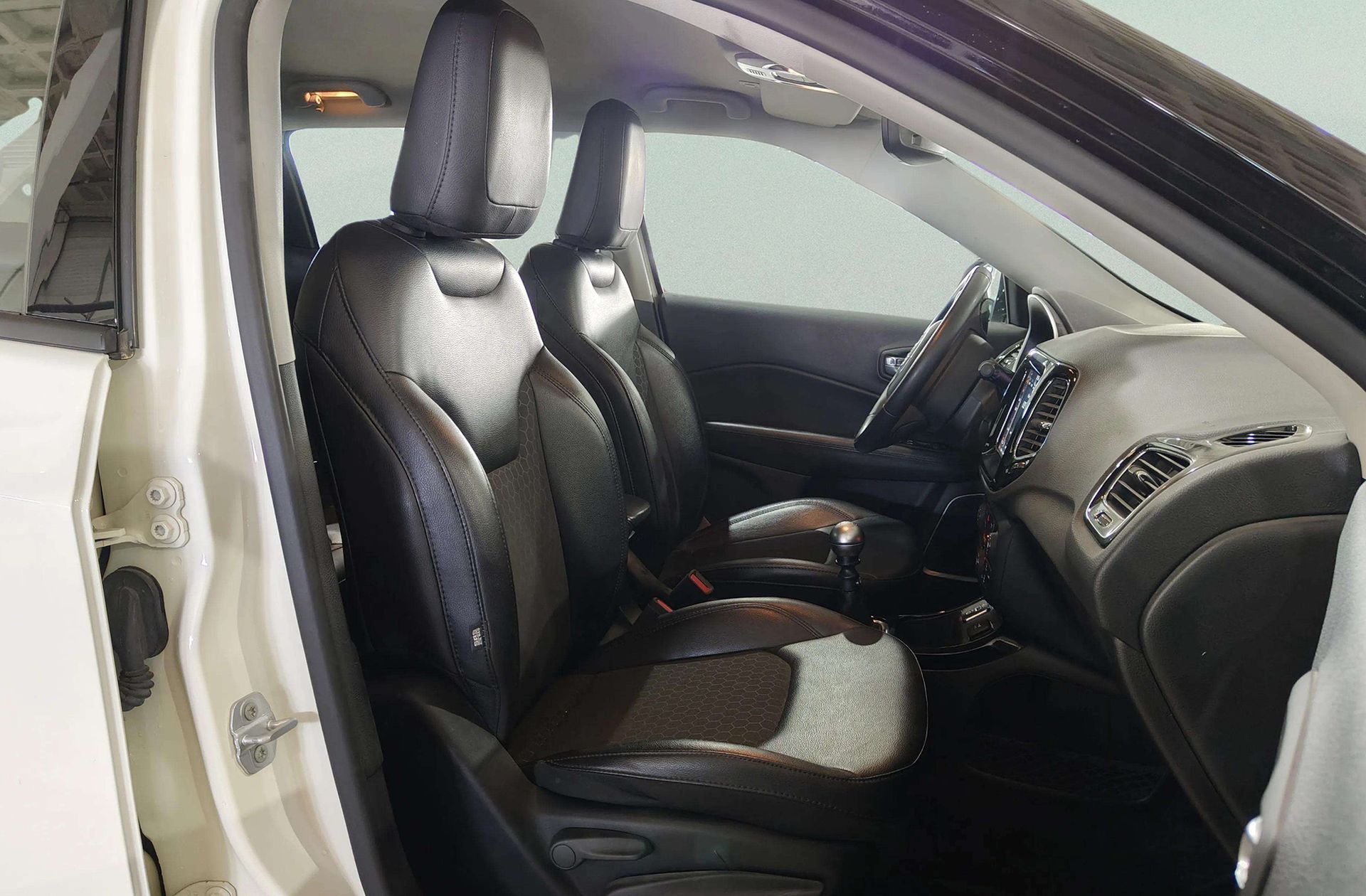 Jeep Compass 1.4 MultiAir Night Eagle 4x2 - foto 18