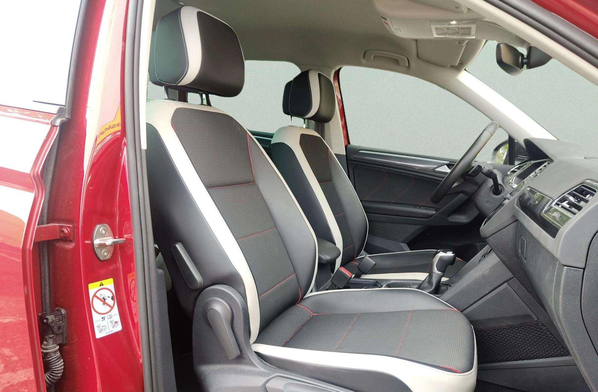 Volkswagen Tiguan Urban Sport 2.0 TDI DSG - foto 21